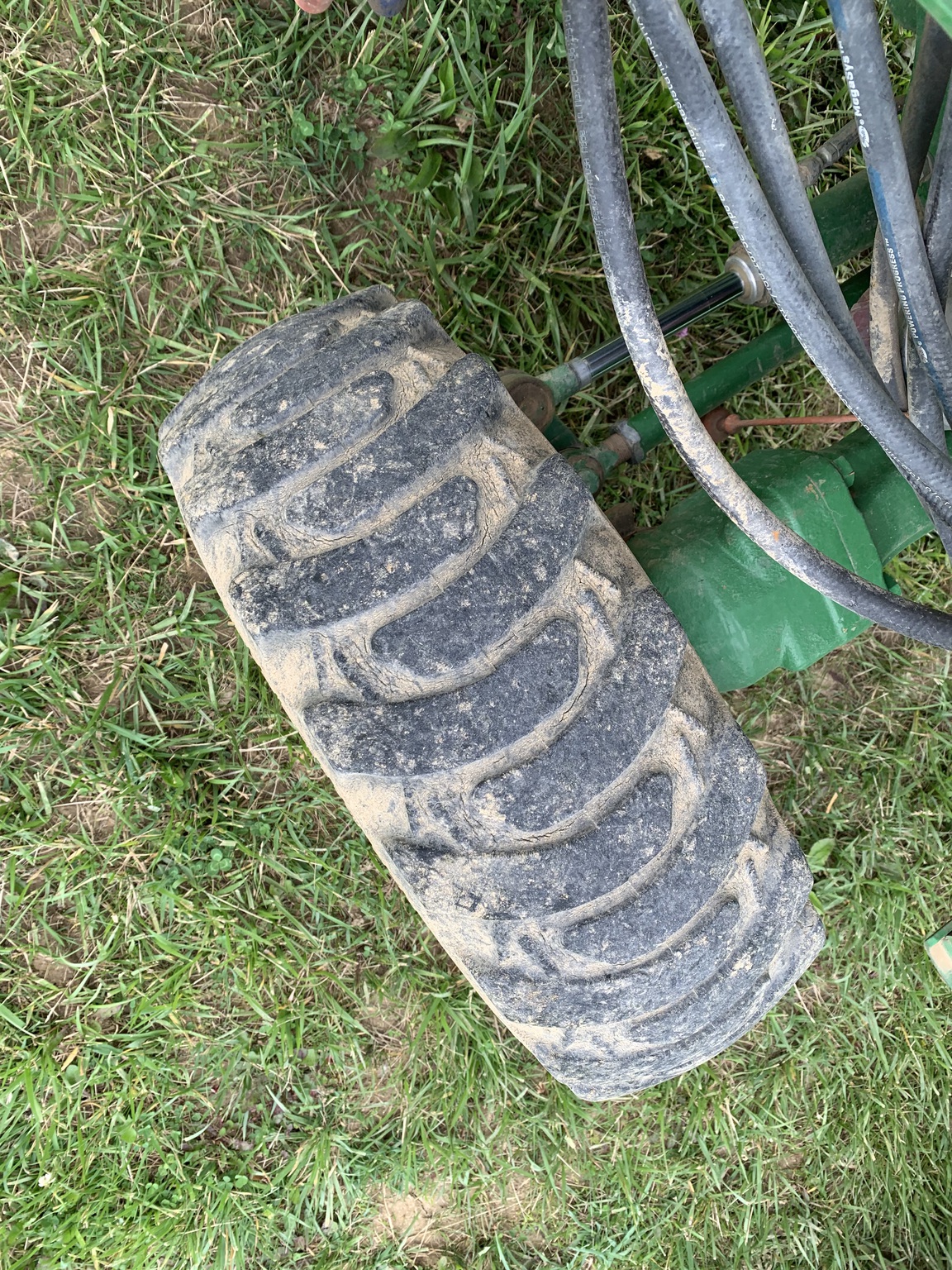 2016 John Deere 3046R Image 8