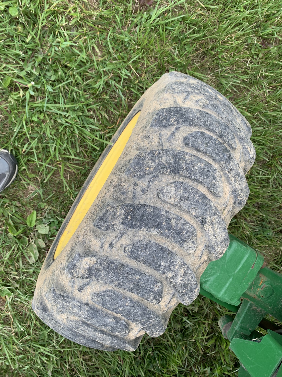 2016 John Deere 3046R Image 12