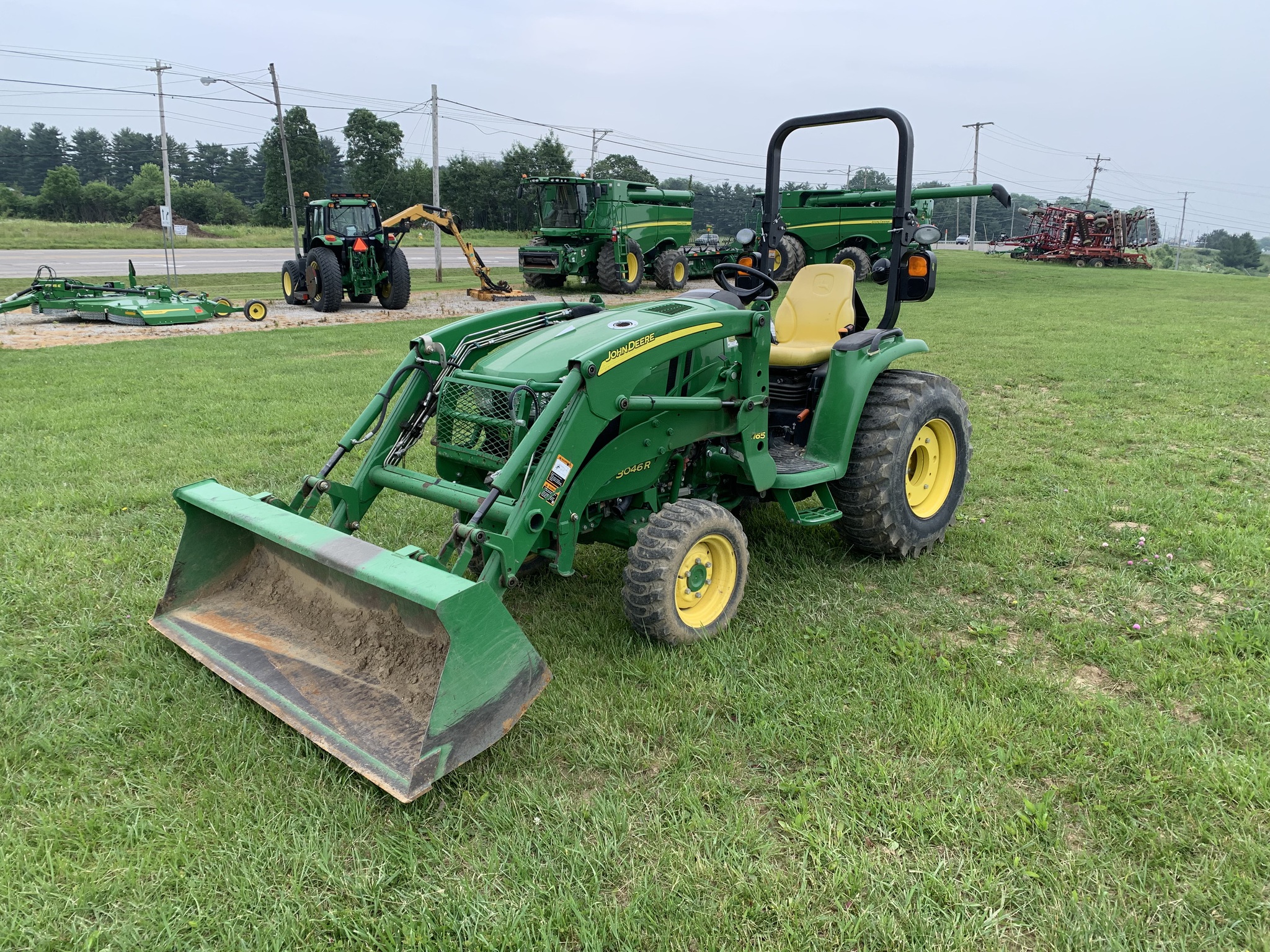 2016 John Deere 3046R Image 1