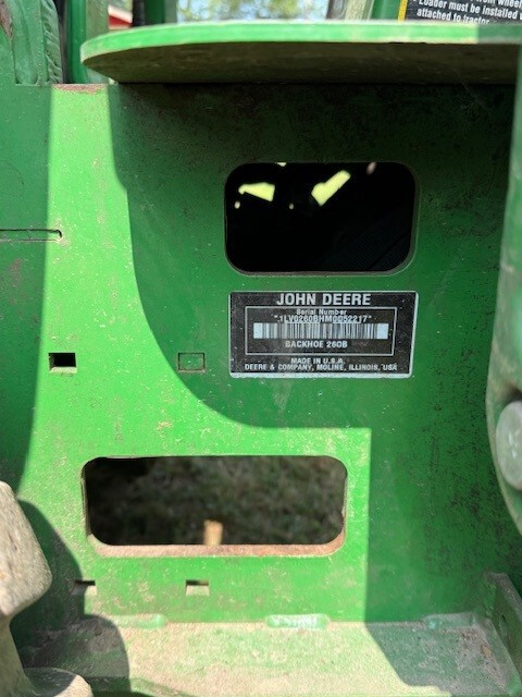2022 John Deere 2025R Image 10
