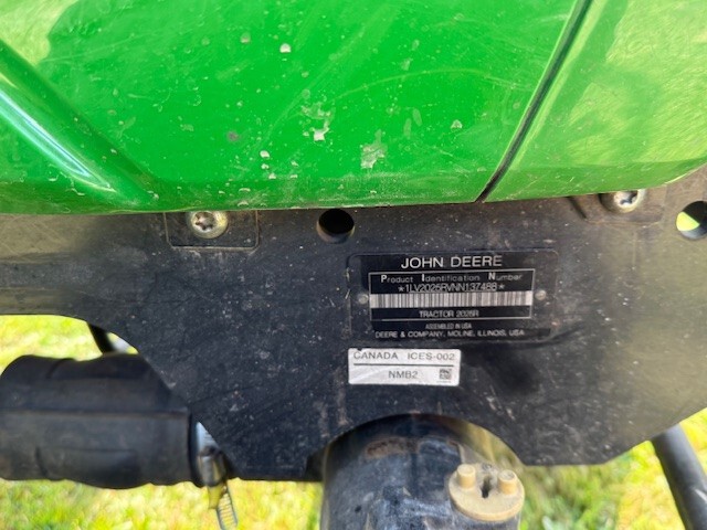 2022 John Deere 2025R Image 9