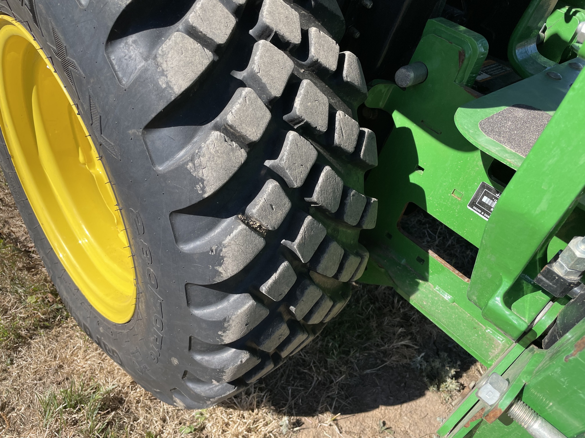 2022 John Deere 2025R Image 5