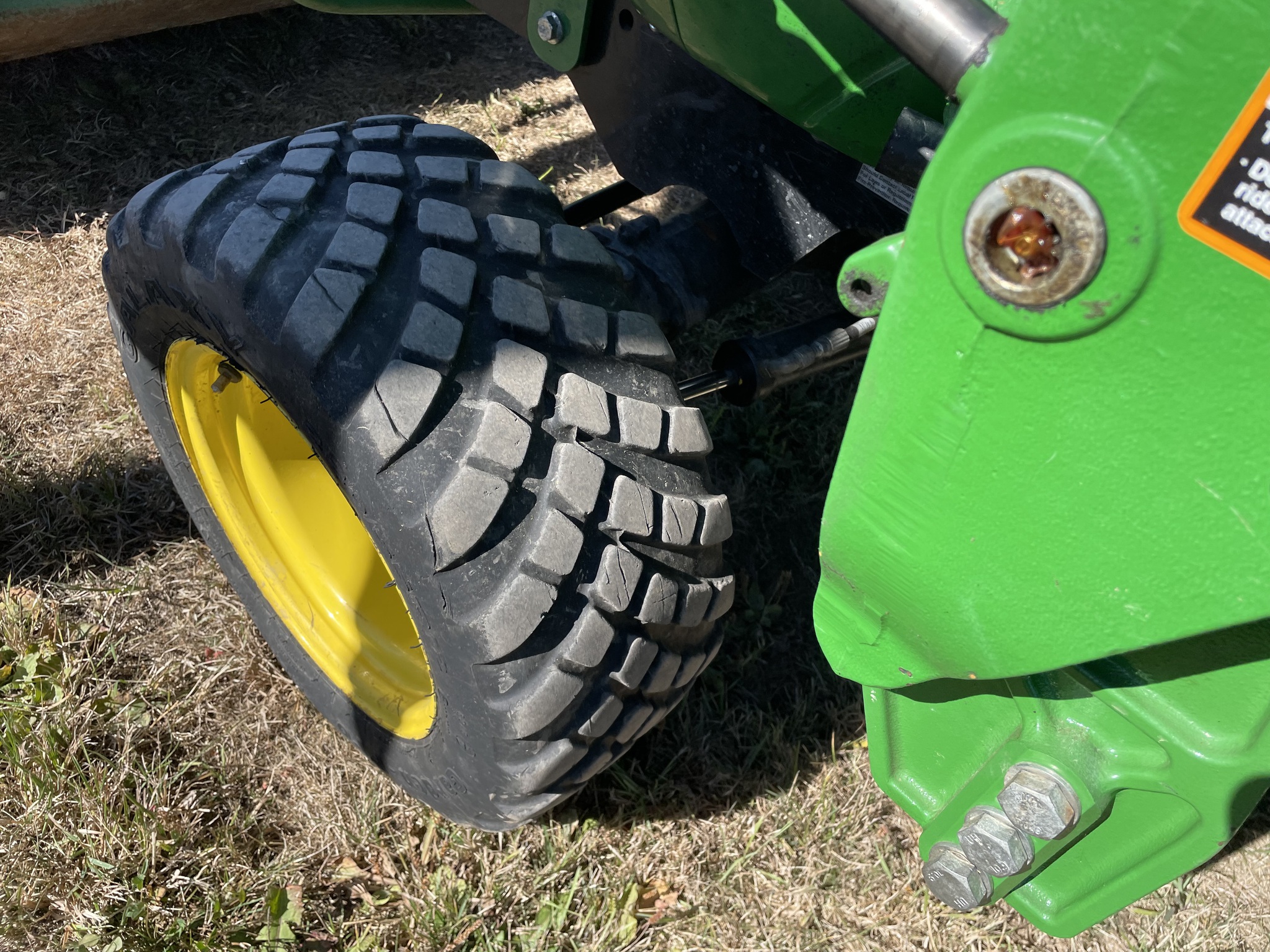 2022 John Deere 2025R Image 6