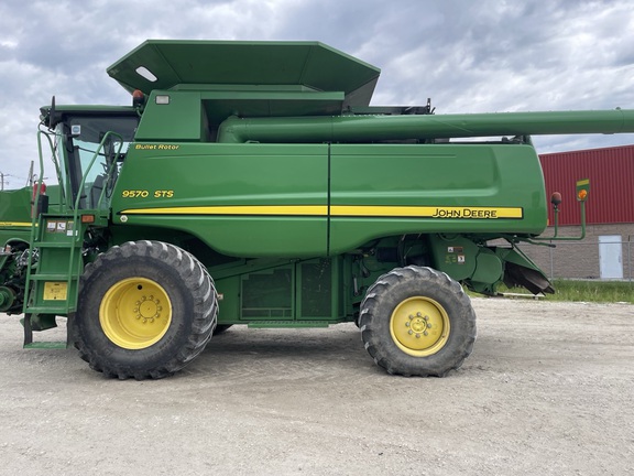 2010 John Deere 9570 STS thumbnail 4