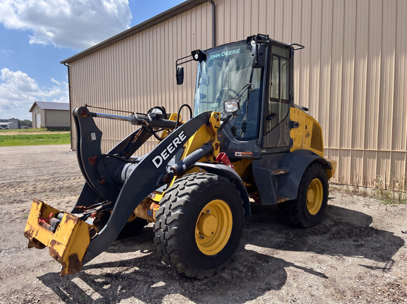  John Deere 324L