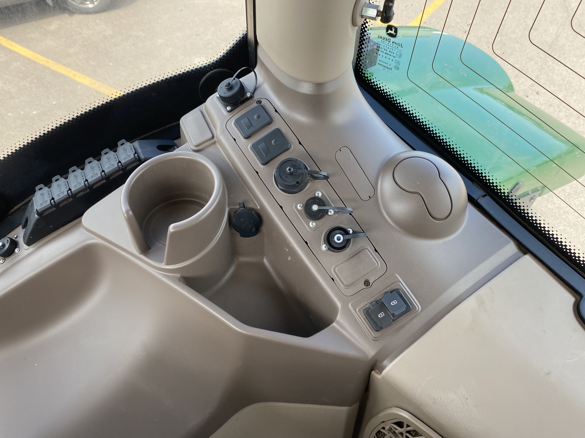 2022 John Deere 6155R Image 17