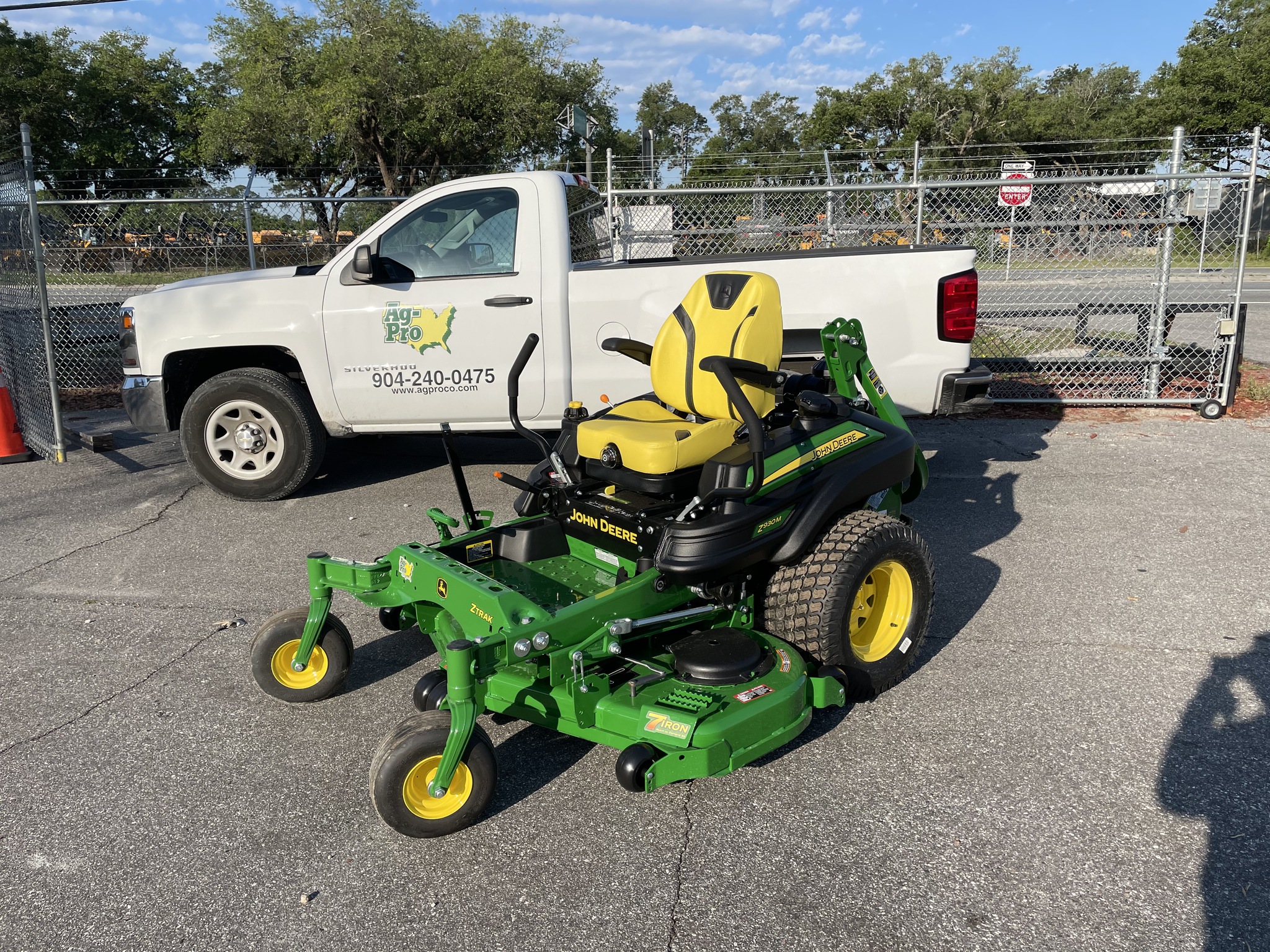 2025 John Deere Z930M Image 1