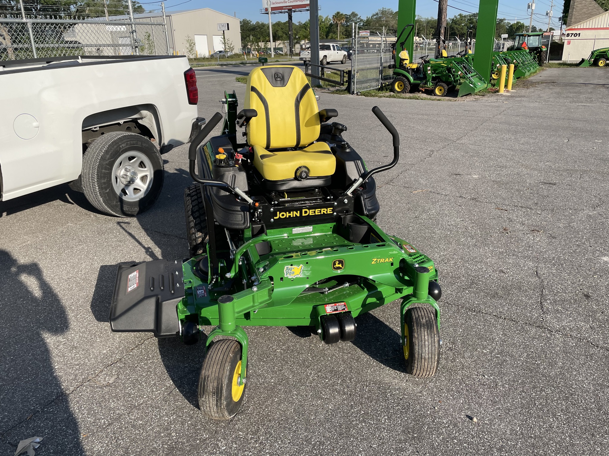 2025 John Deere Z930M Image 3