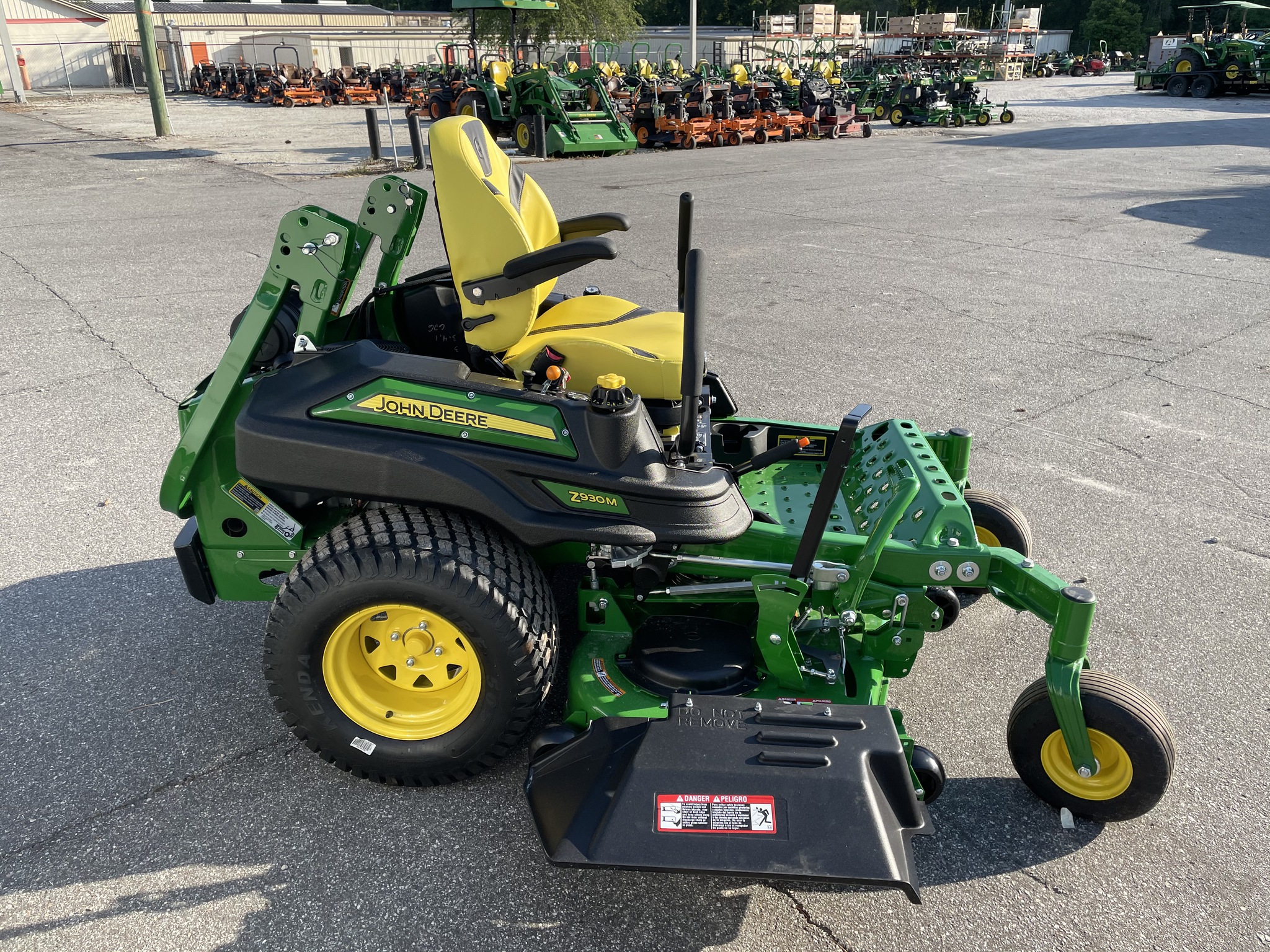 2025 John Deere Z930M Image 6