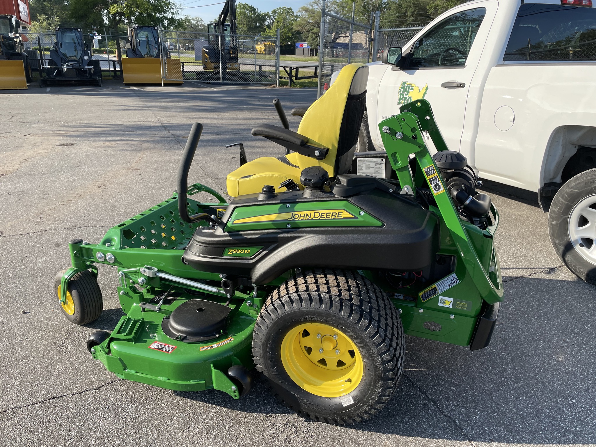 2025 John Deere Z930M Image 9
