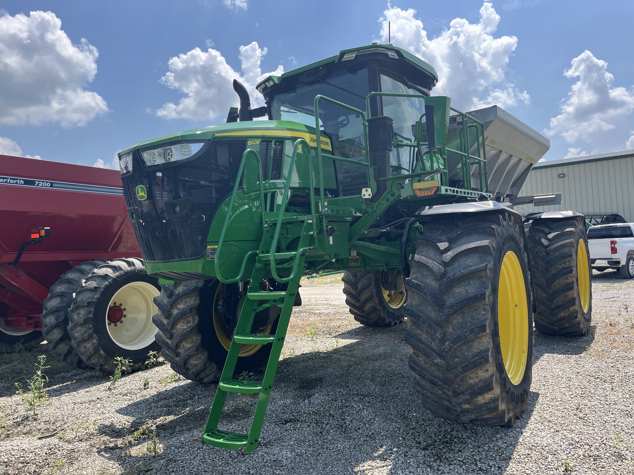 2024 John Deere 600R Image 2