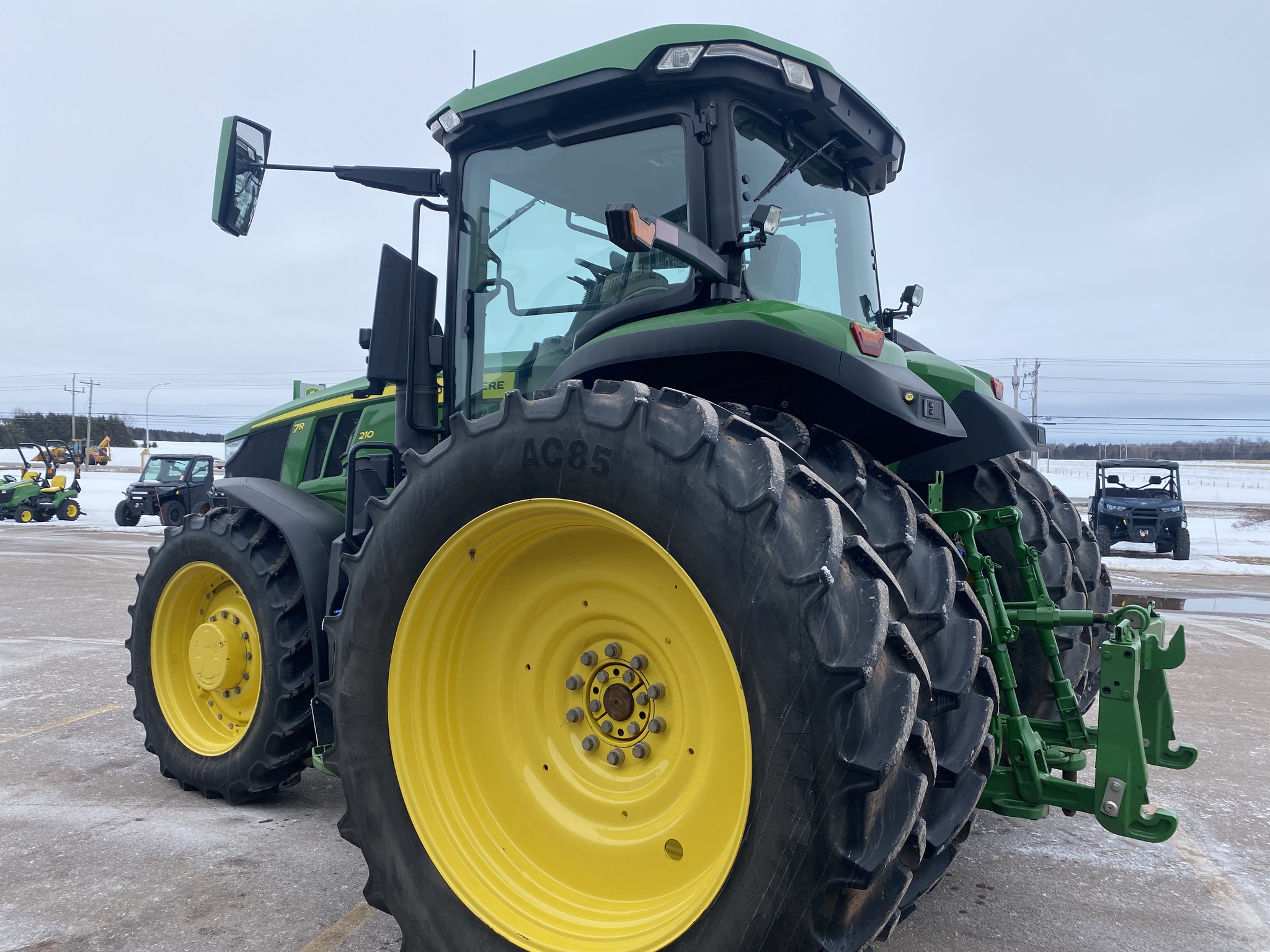2023 John Deere 7R 210 Image 2