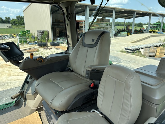 2023 John Deere 8R 250 Photo 7