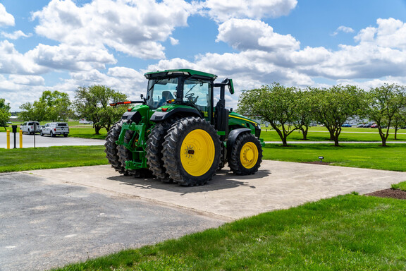 Used 2023 John Deere 8R 280 Row Crop Tractors at Koenig Equipment in Anna, OH - Photo4