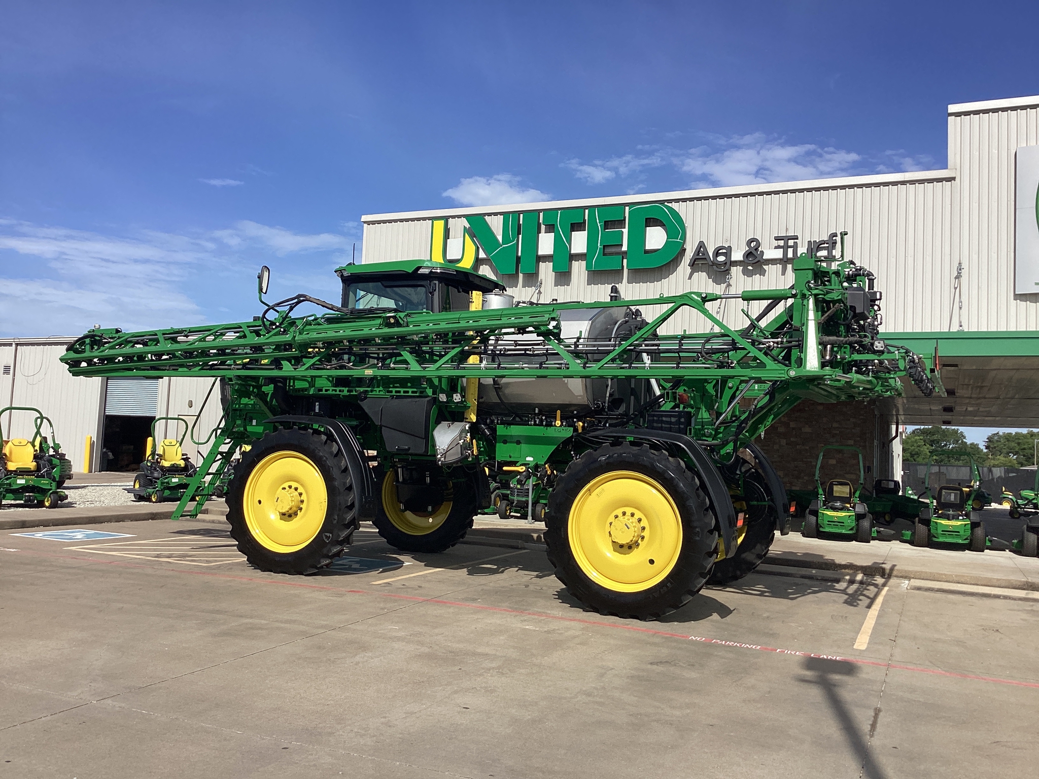 2024 John Deere 410R Image 4