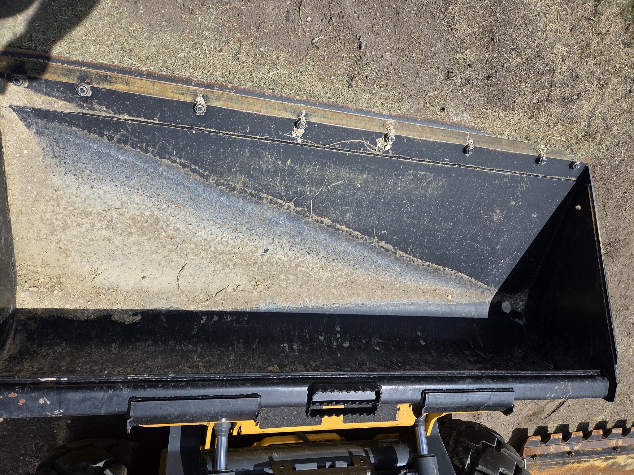 2024 John Deere 324G Image 8