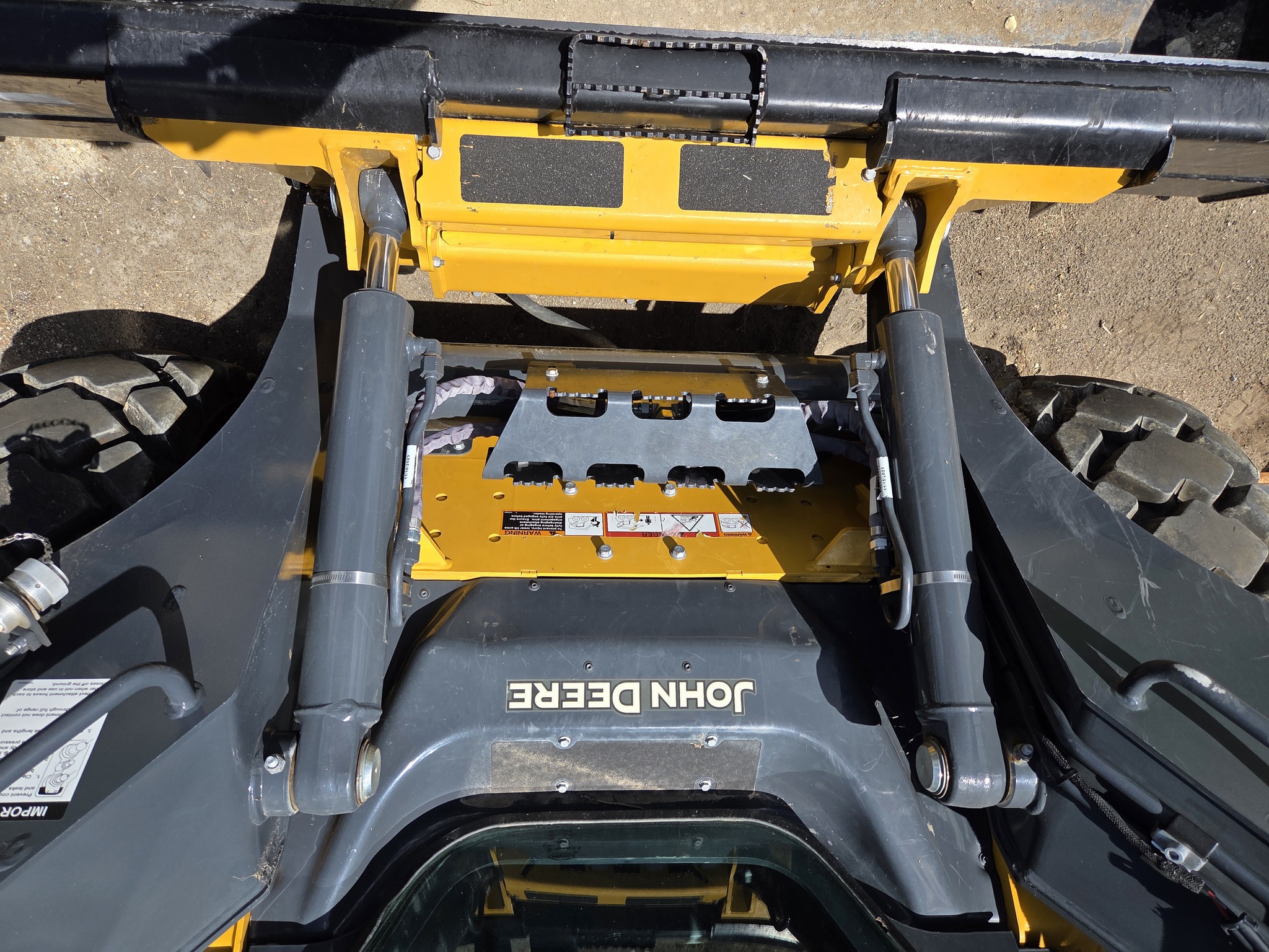 2024 John Deere 324G Image 7