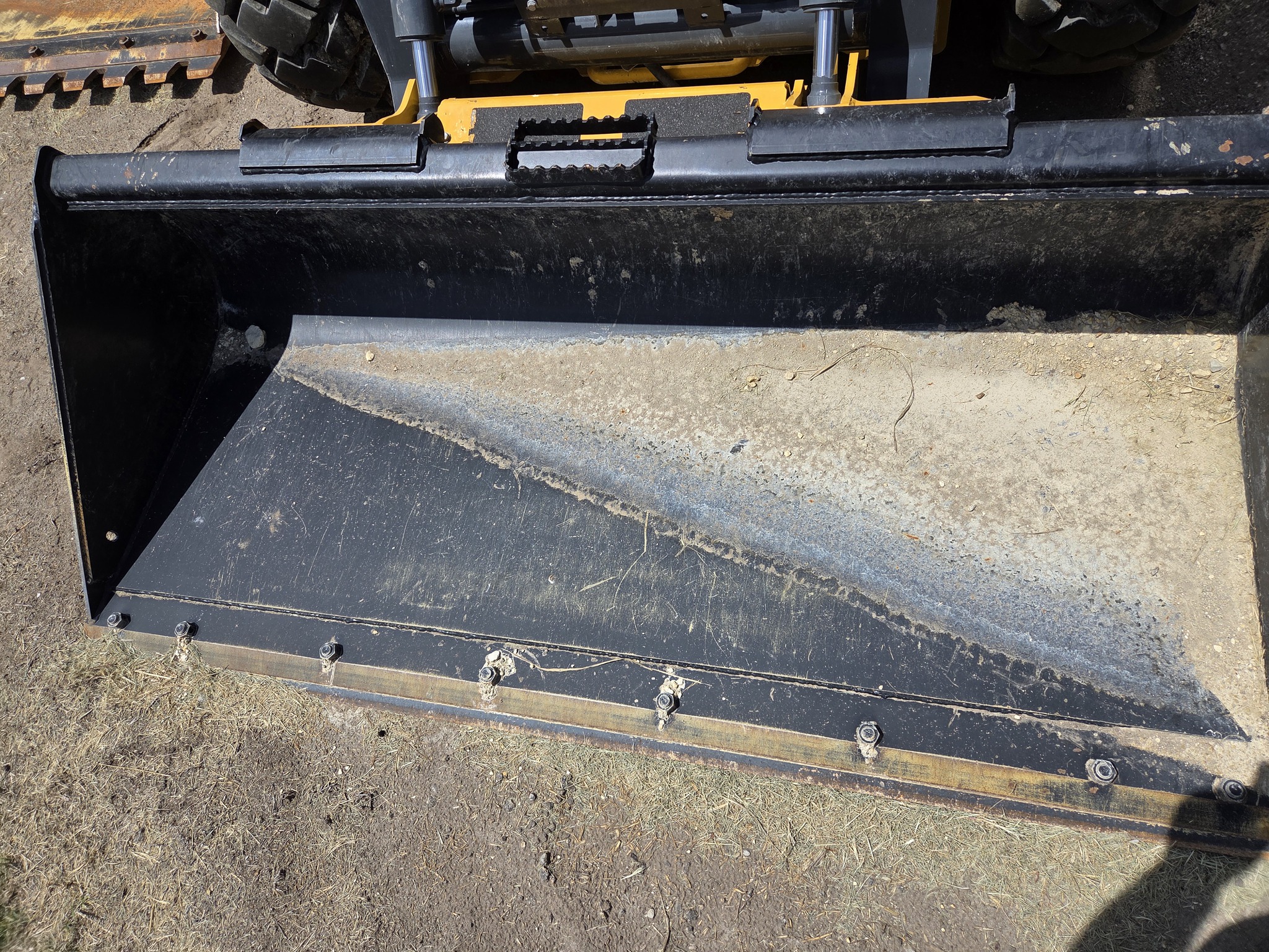 2024 John Deere 324G Image 8