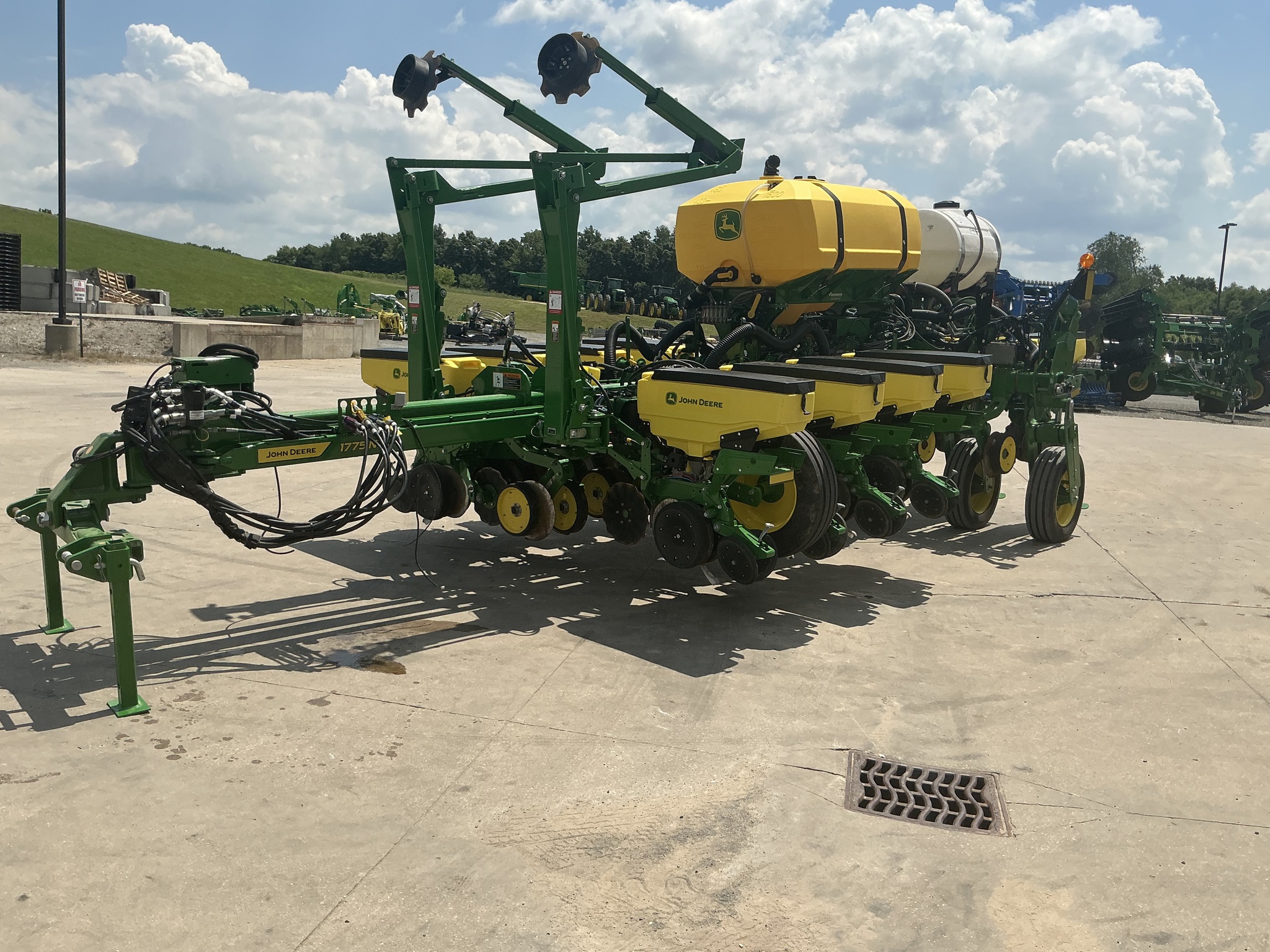 2025 John Deere 1775NT Image 2