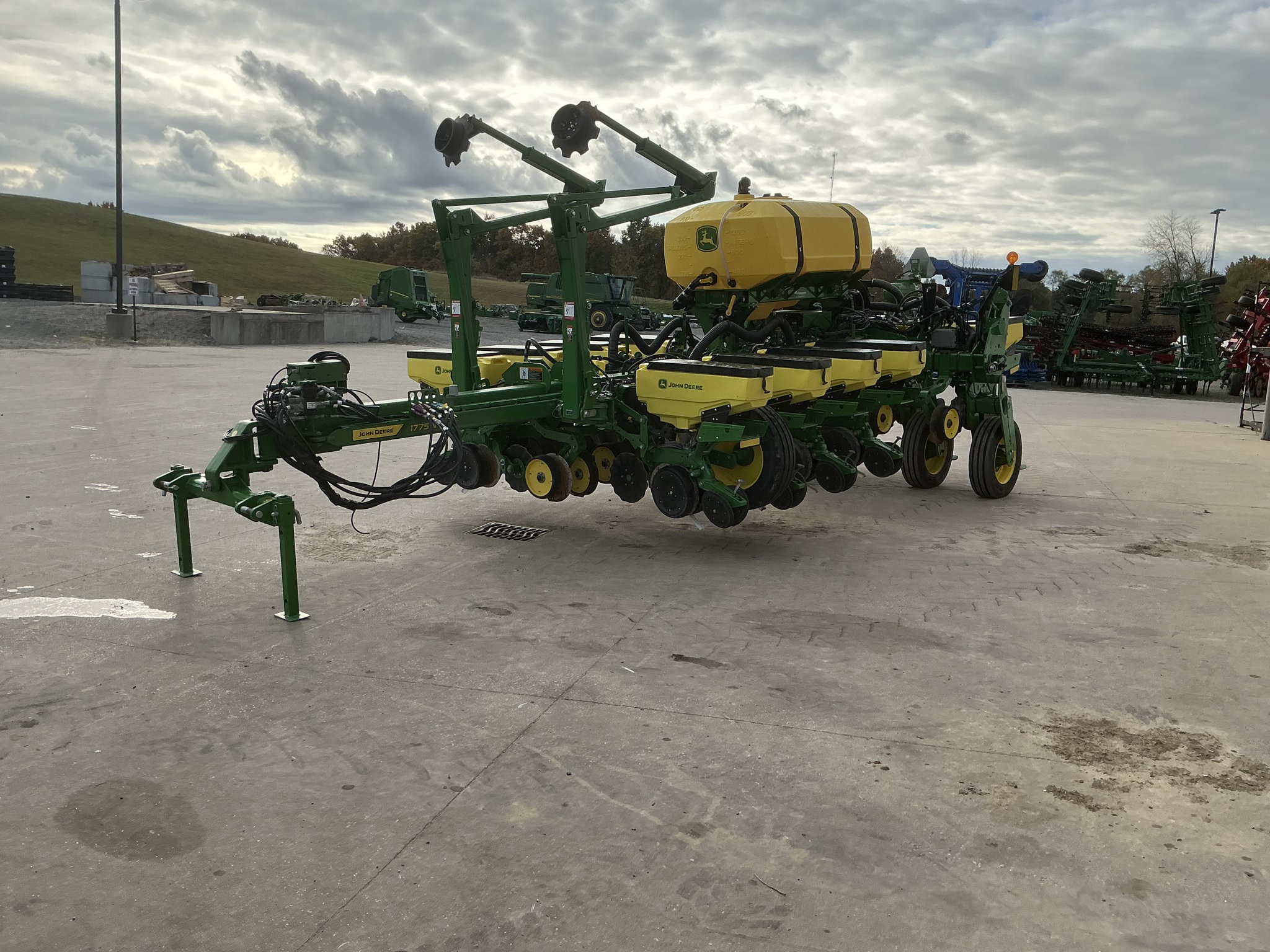 2025 John Deere 1775NT Image 8