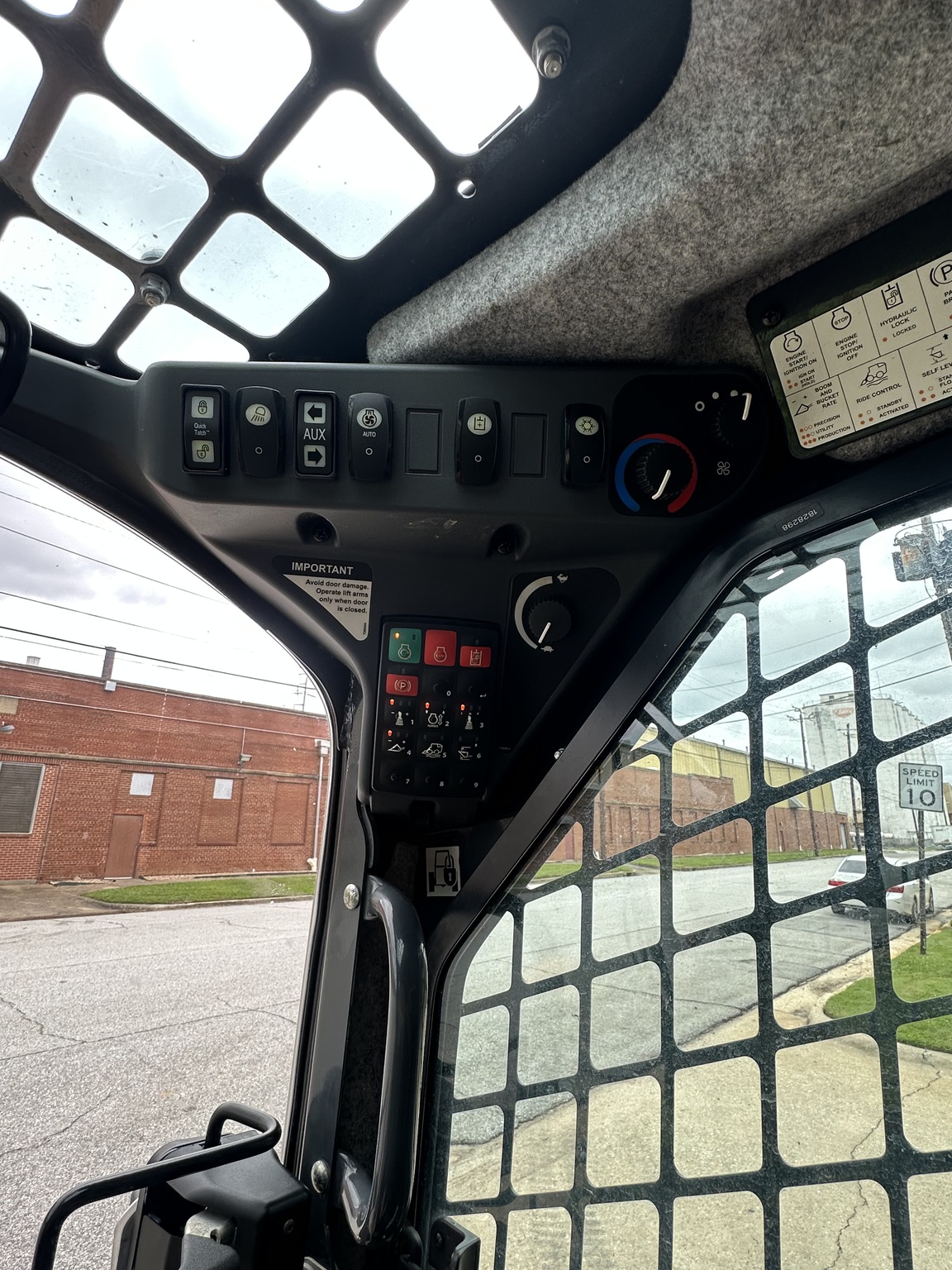 2023 John Deere 331G Image 9