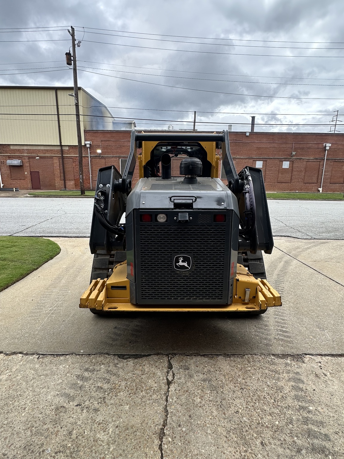 2023 John Deere 331G Image 3