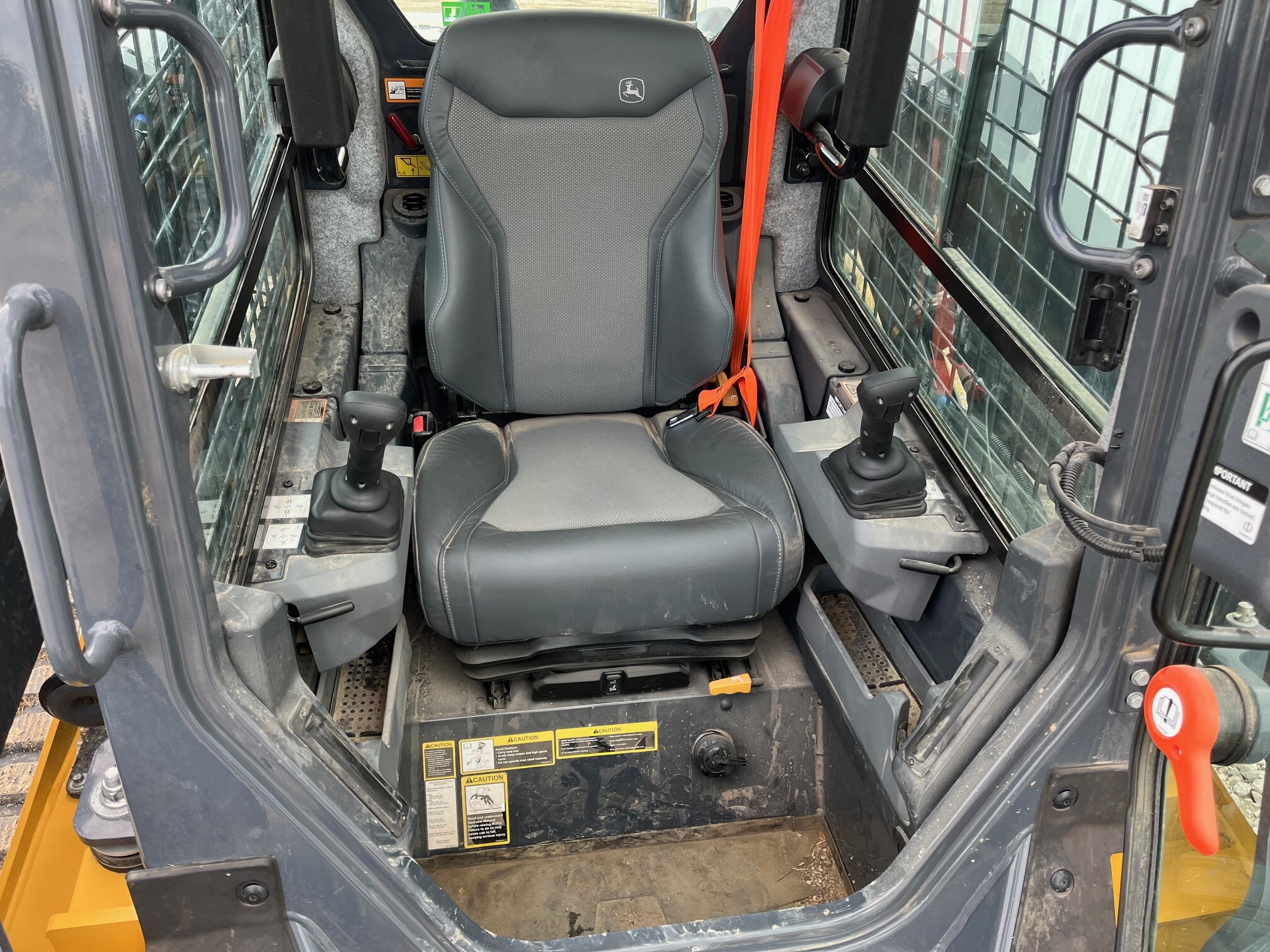 2024 John Deere 333 P Image 11