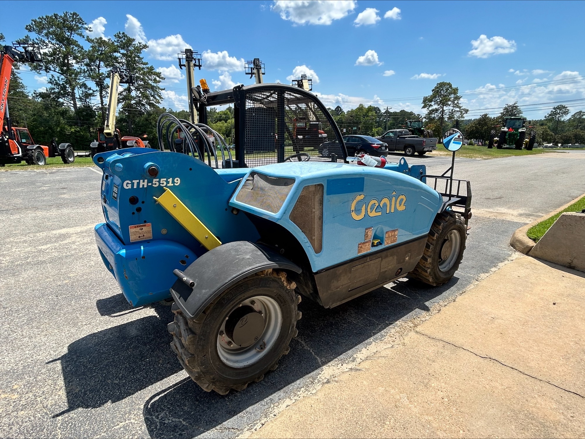 2017 Genie GTH5519 Image 3