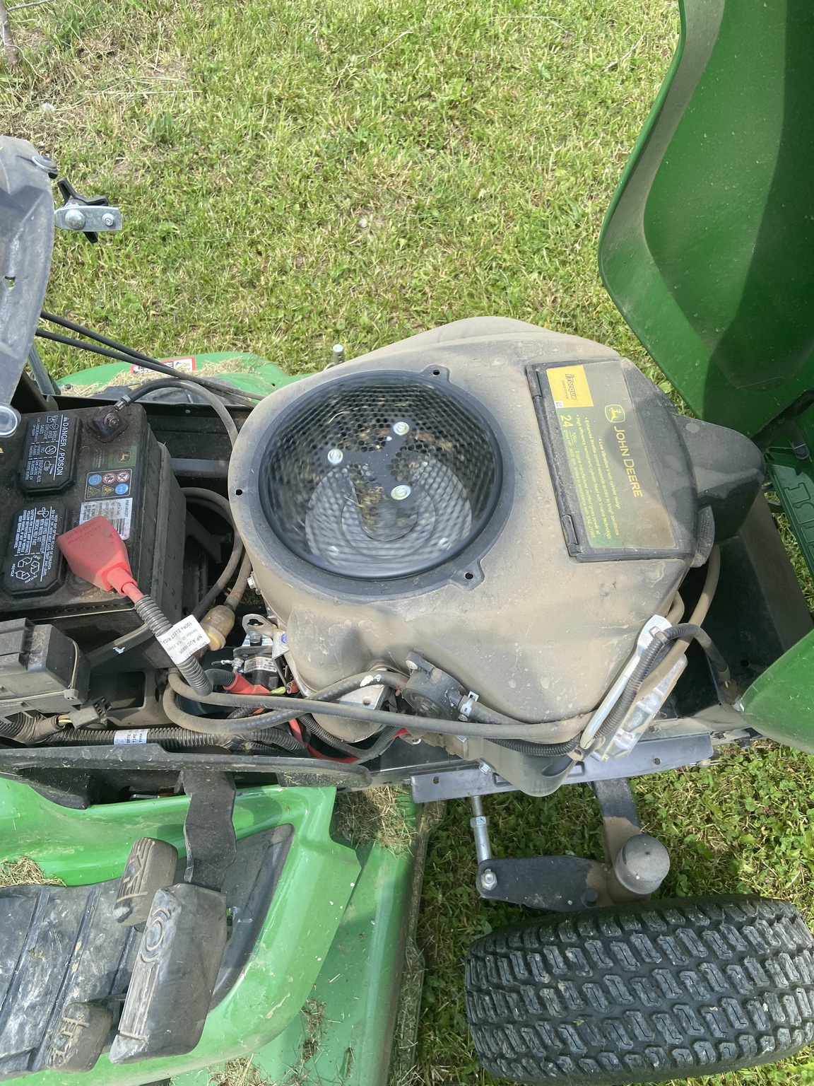 2023 John Deere X580 Image 9