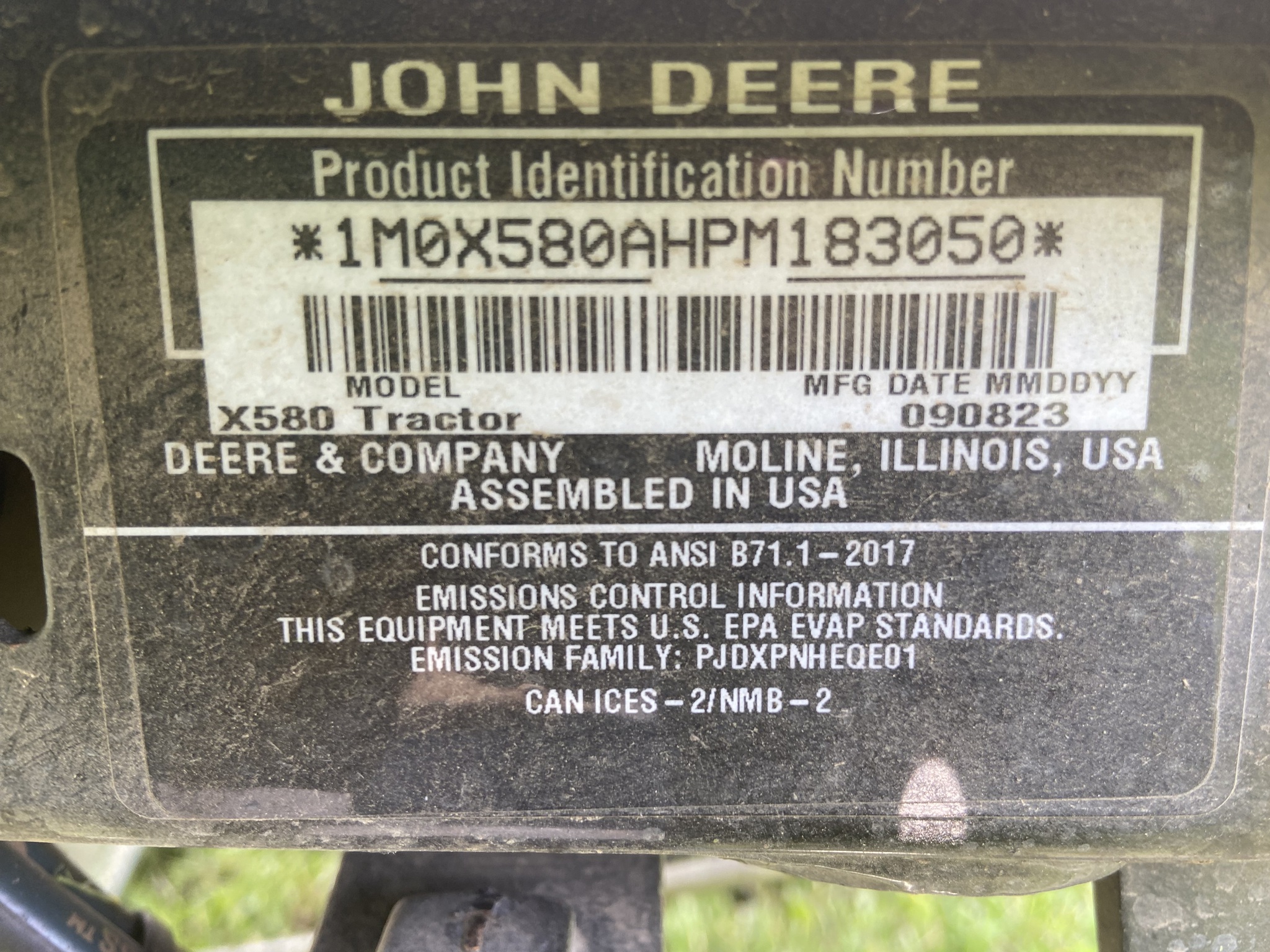 2023 John Deere X580 Image 8