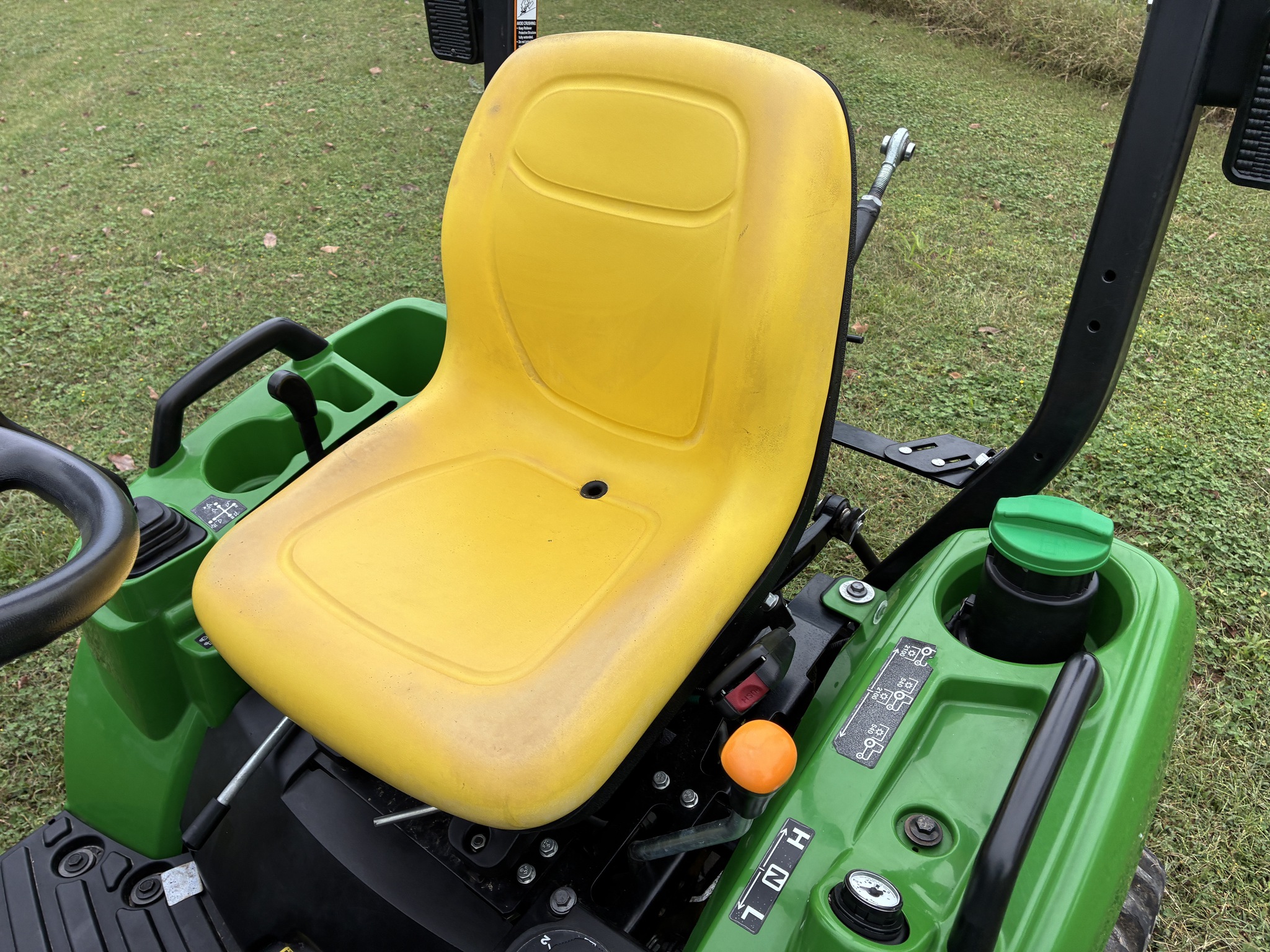 2021 John Deere 1023E Image 23
