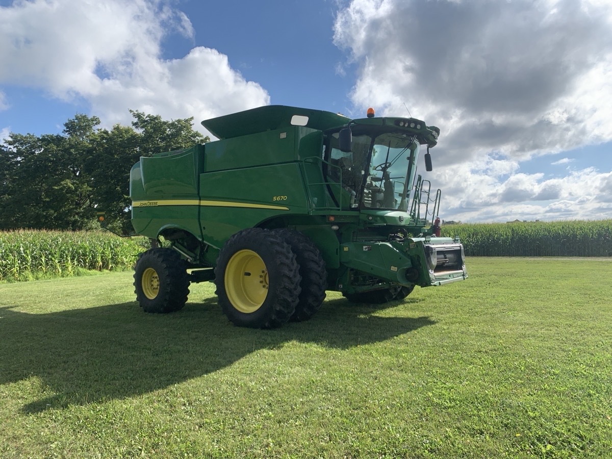 2013 John Deere S670 Image 3