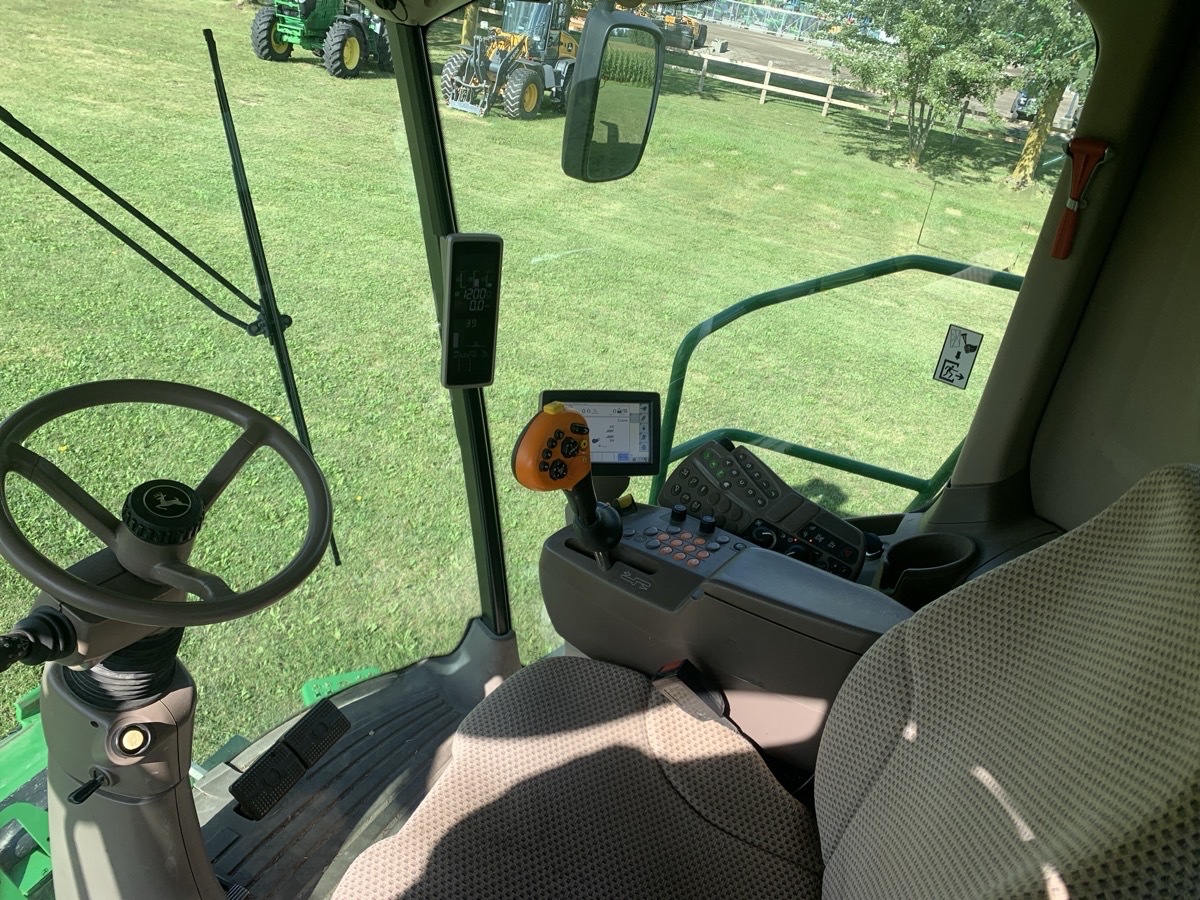 2013 John Deere S670 Image 8