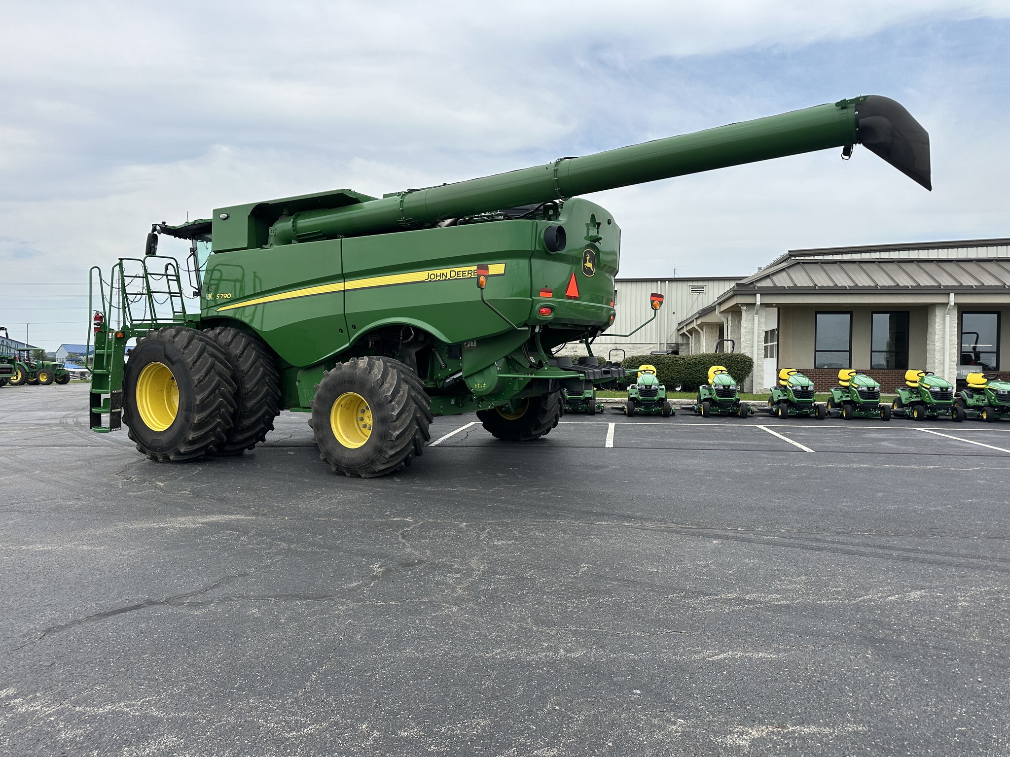 2024 John Deere S790 Image 9