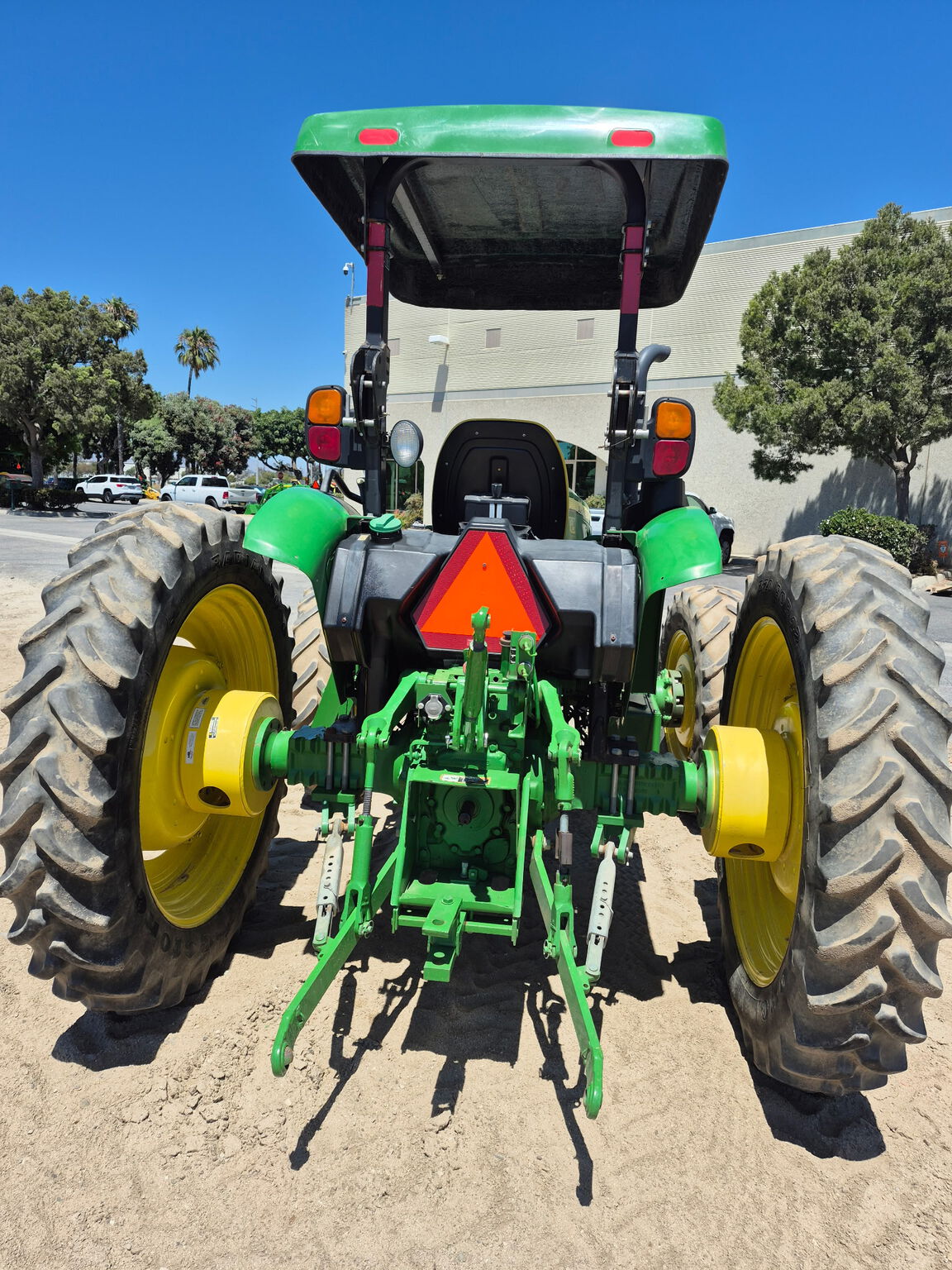 2018 John Deere 5055E Image 4