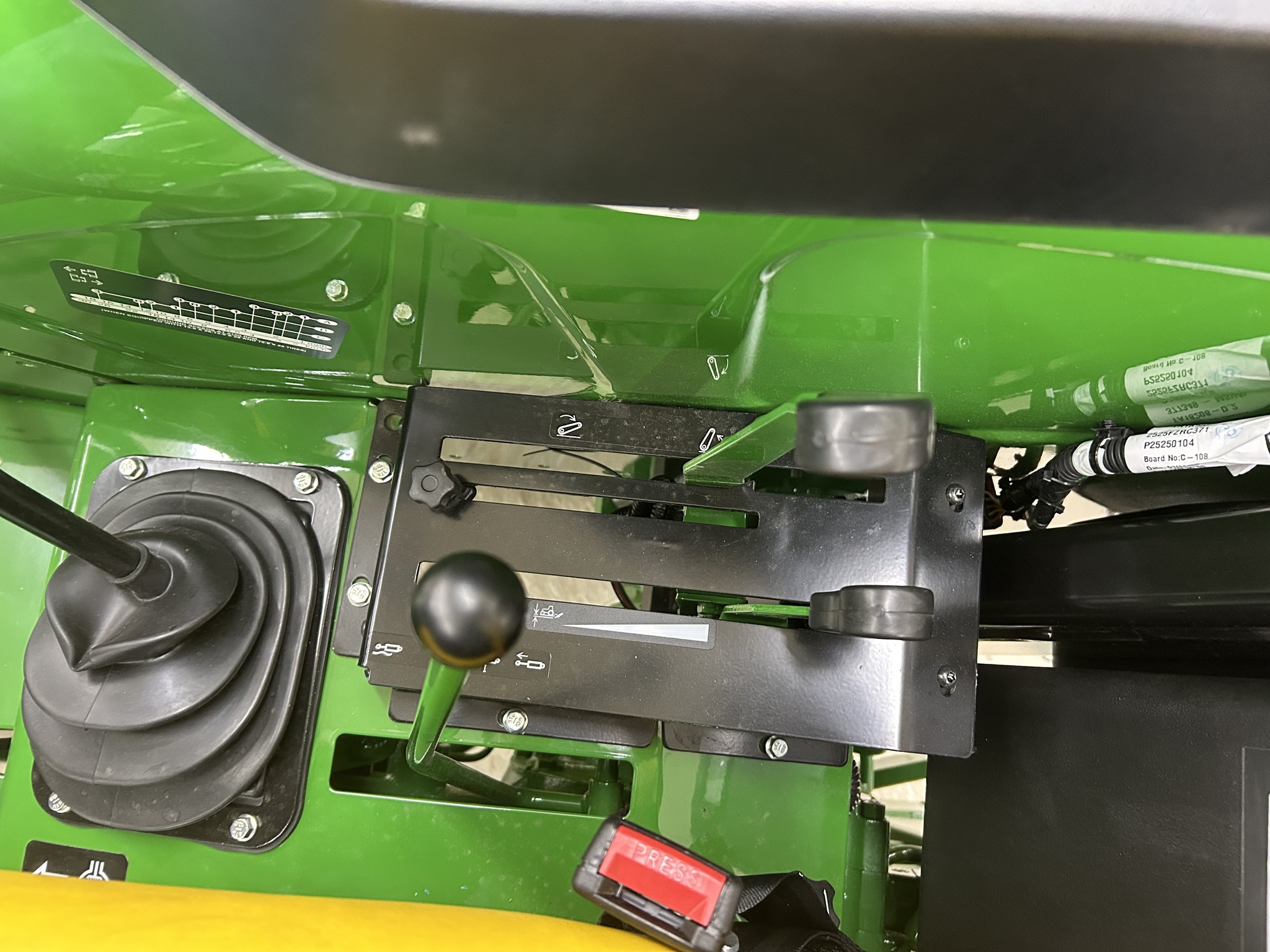 2025 John Deere 5050E Image 14