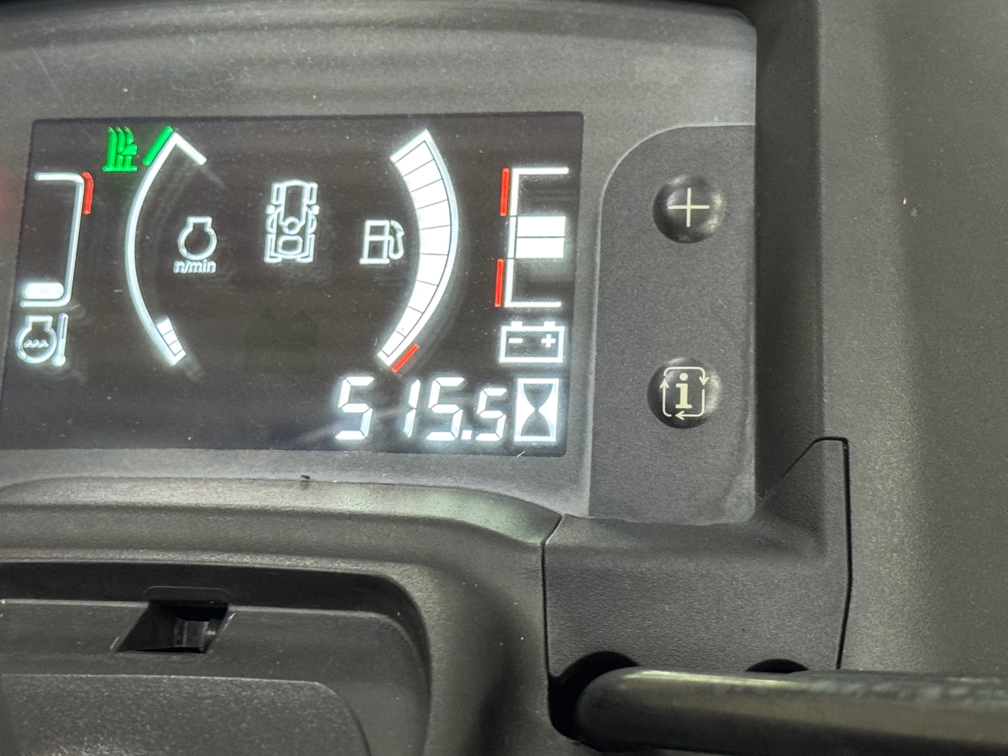 2017 John Deere X730 Image 9