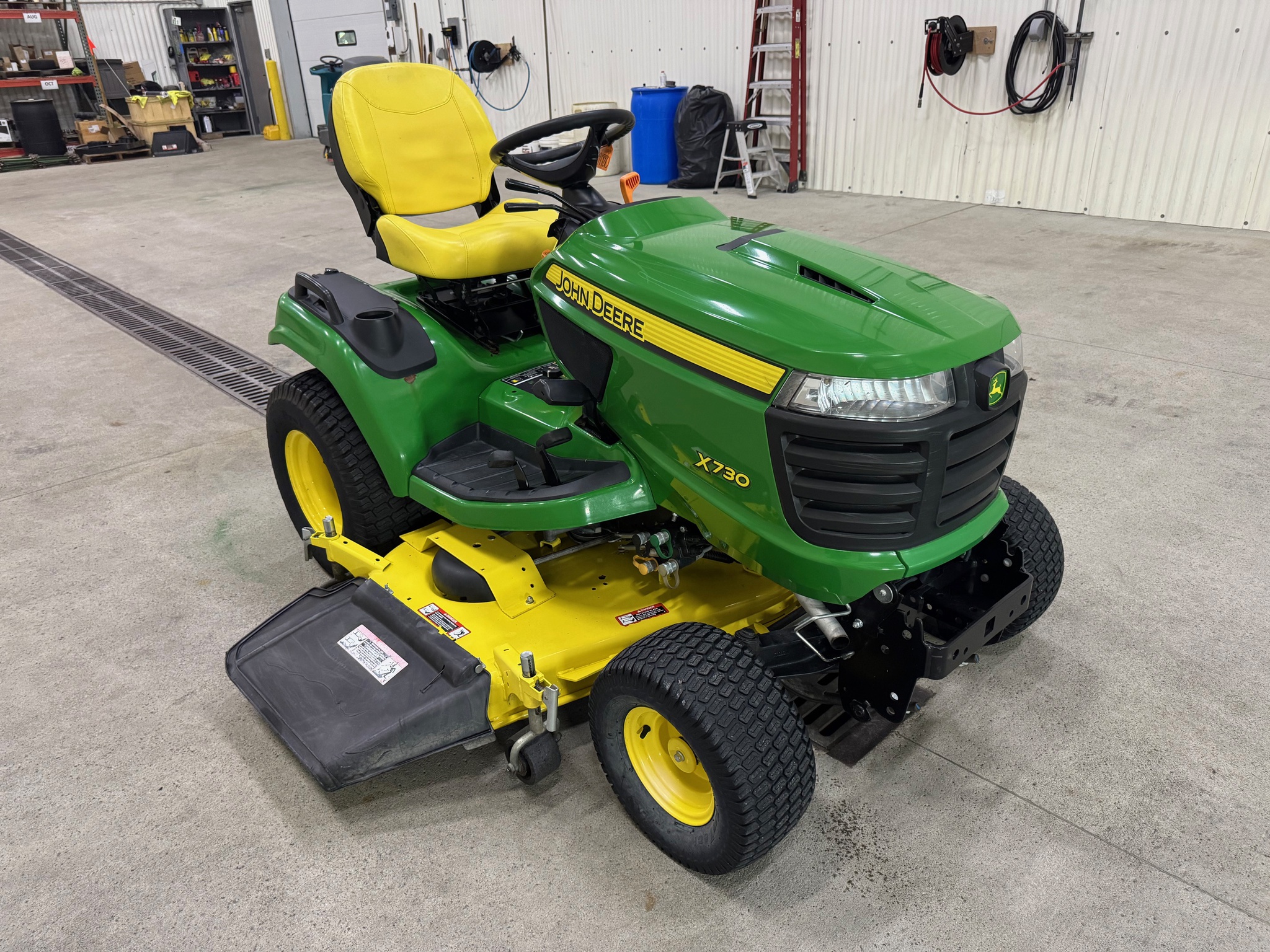 2017 John Deere X730 Image 8