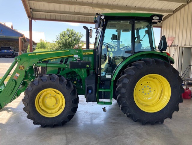 2023 John Deere 5105M Image 1