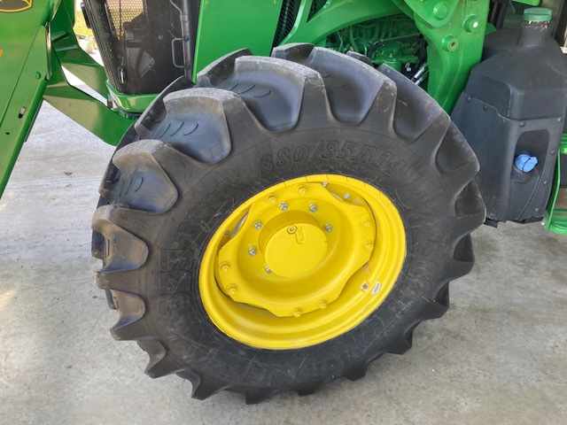2023 John Deere 5105M Image 28