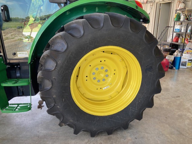 2023 John Deere 5105M Image 29