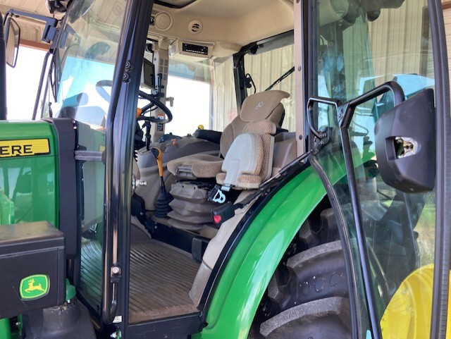 2023 John Deere 5105M Image 8