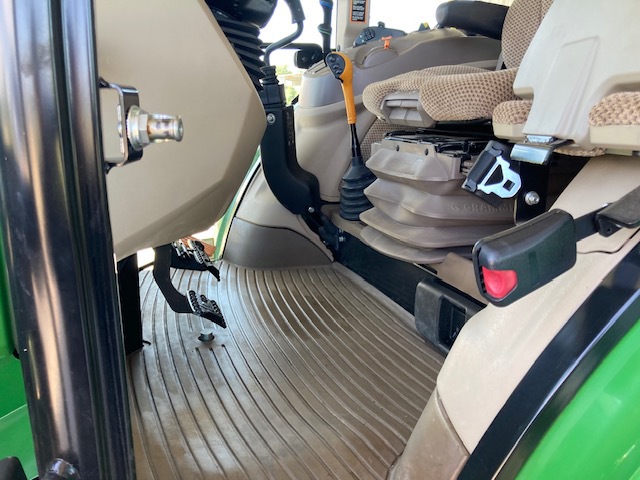2023 John Deere 5105M Image 10