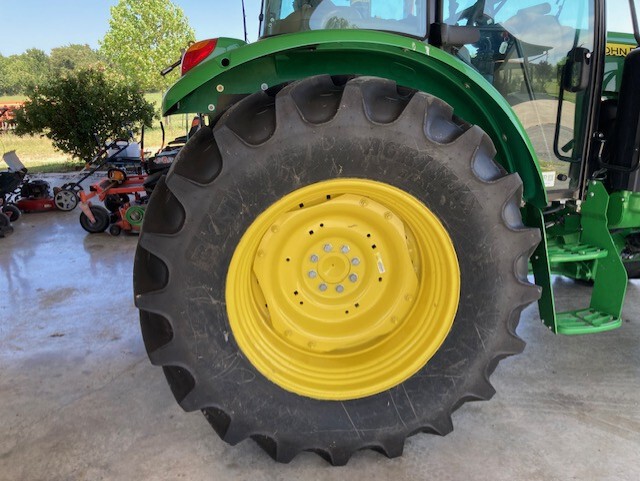 2023 John Deere 5105M Image 26