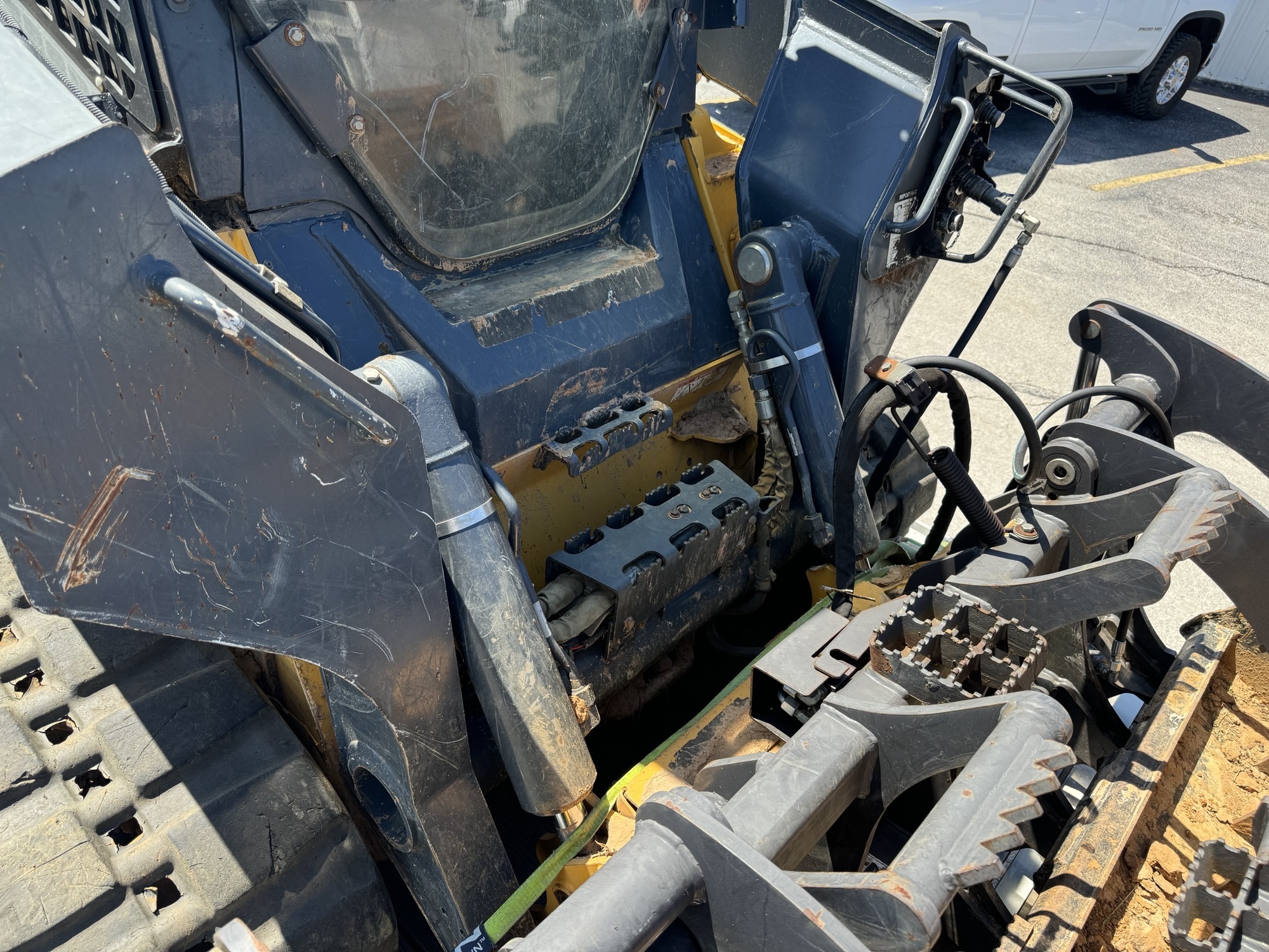 2019 John Deere 333G Image 12