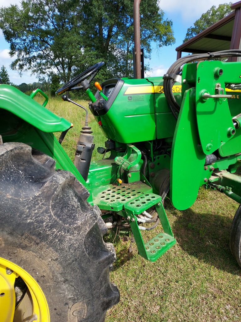 2010 John Deere 5065E Image 4