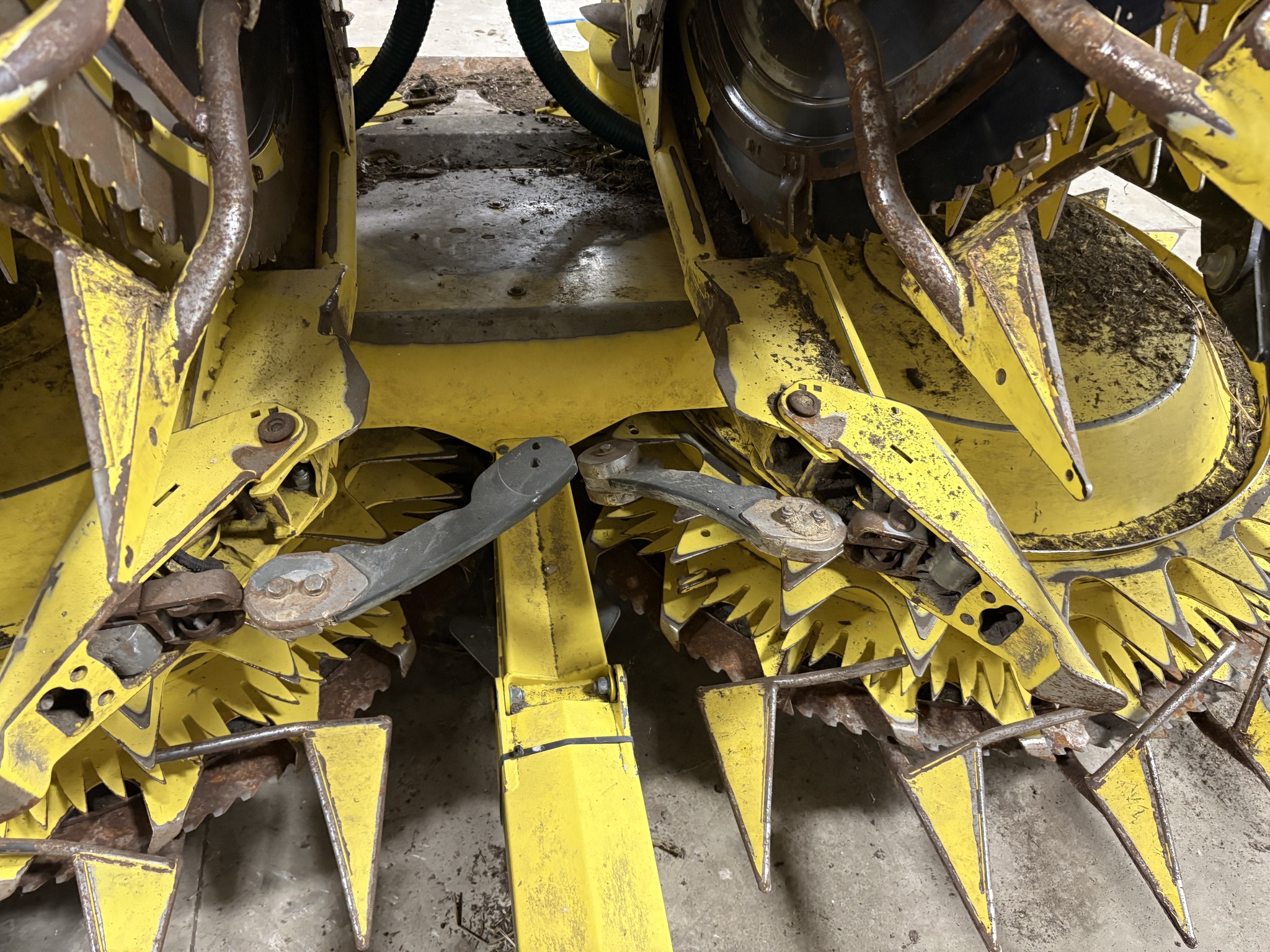 2023 John Deere 772 Image 1