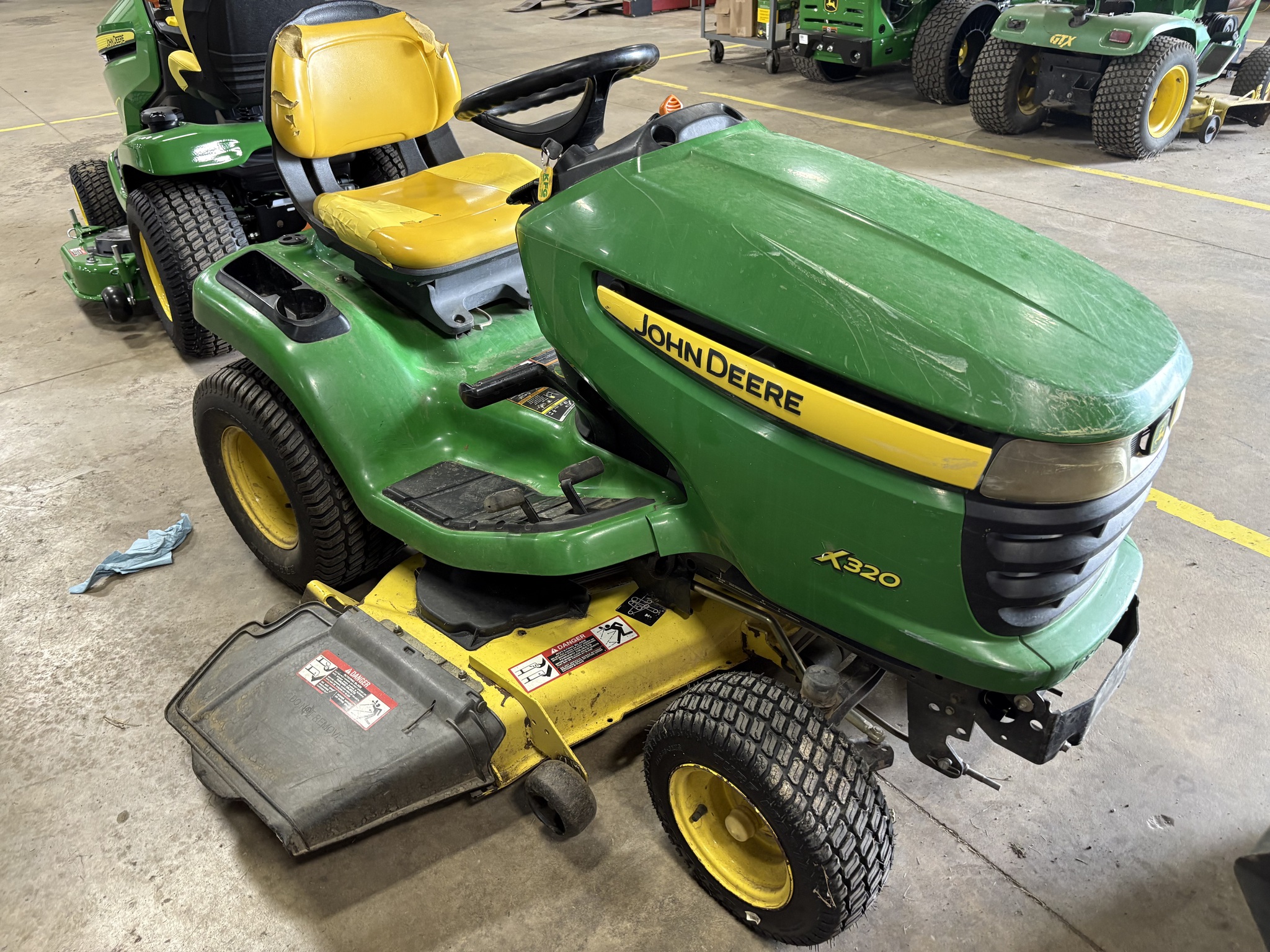 2007 John Deere X320 Image 5