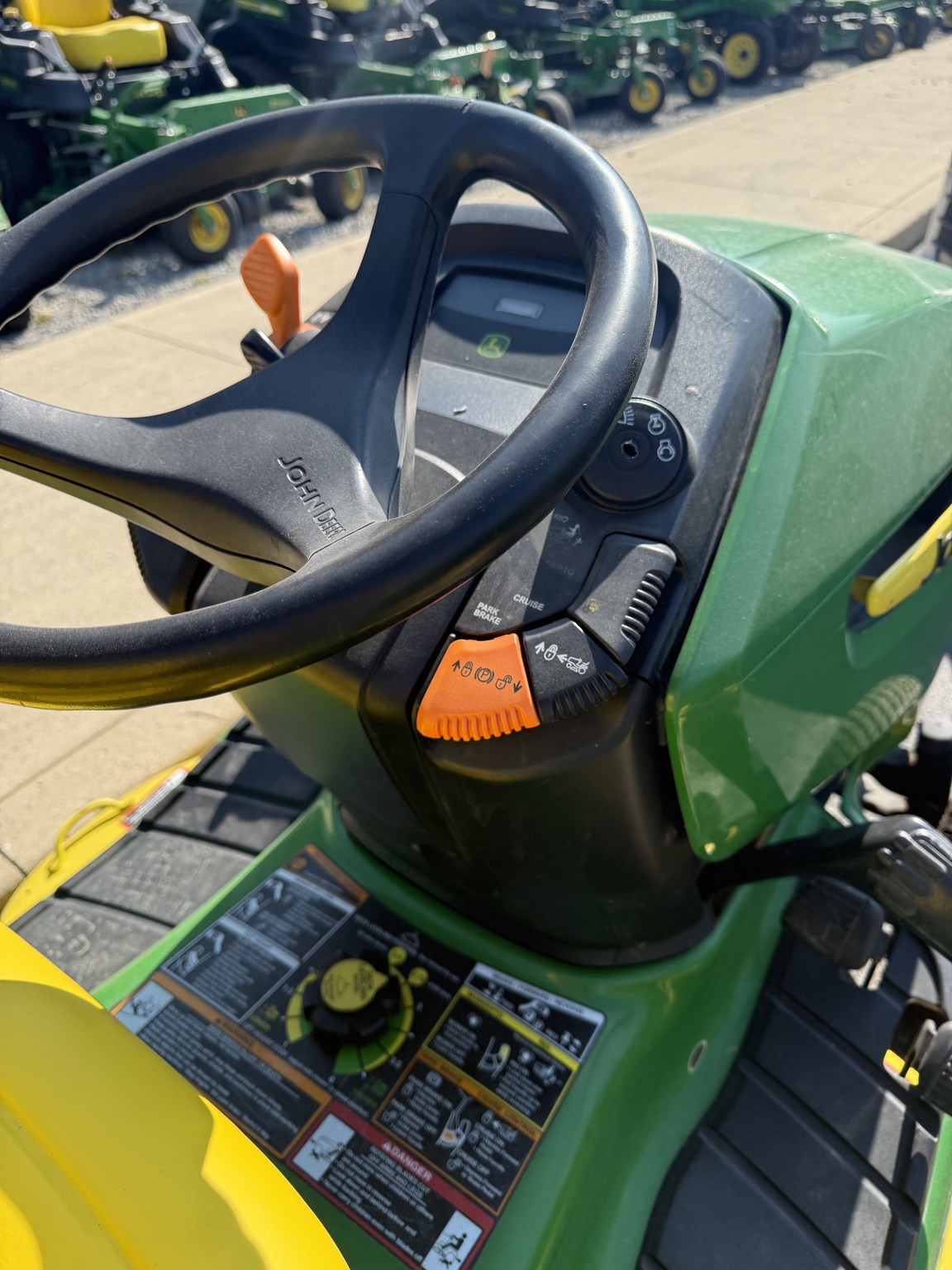 2007 John Deere X320 Image 6