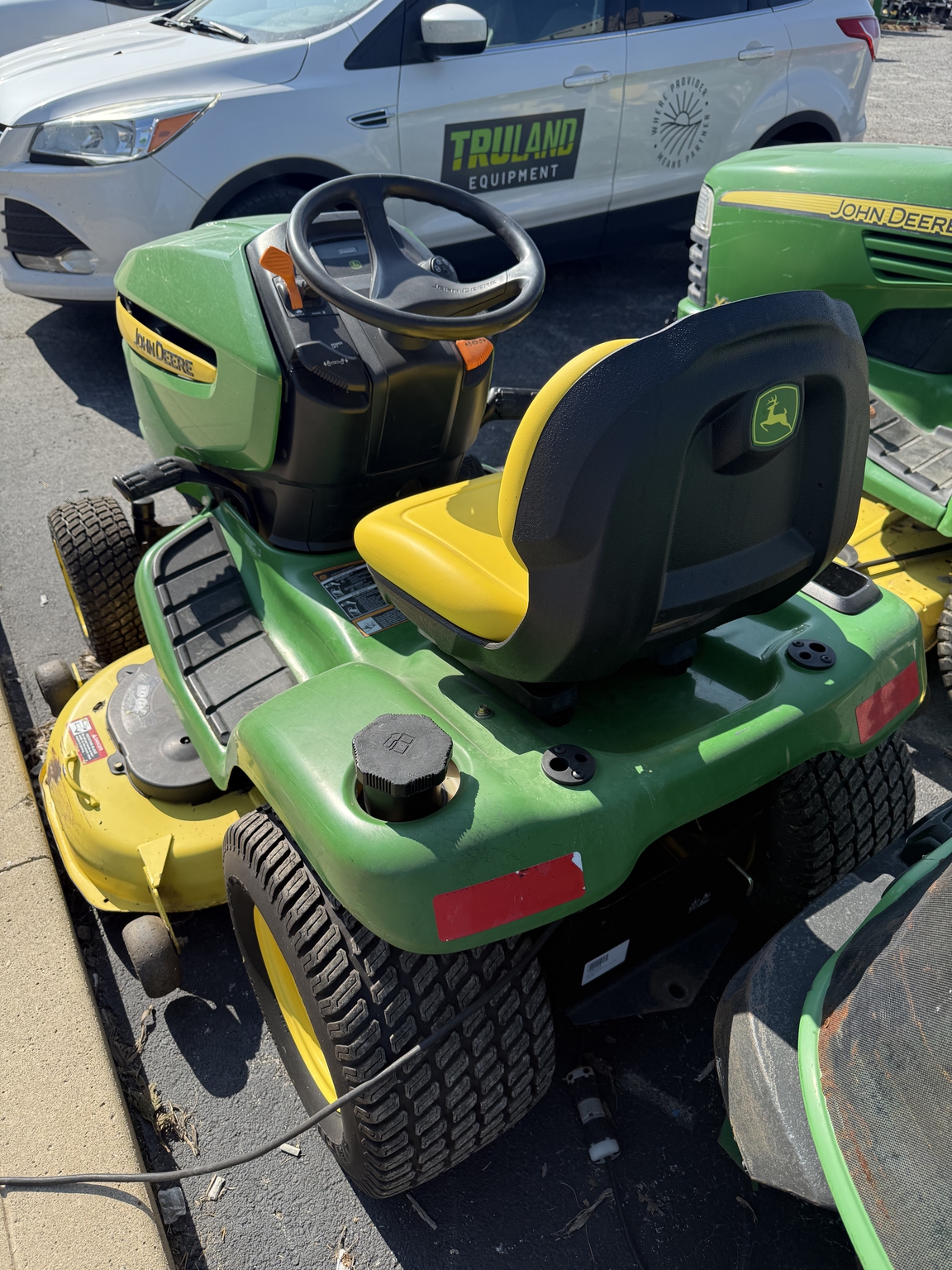 2007 John Deere X320 Image 3